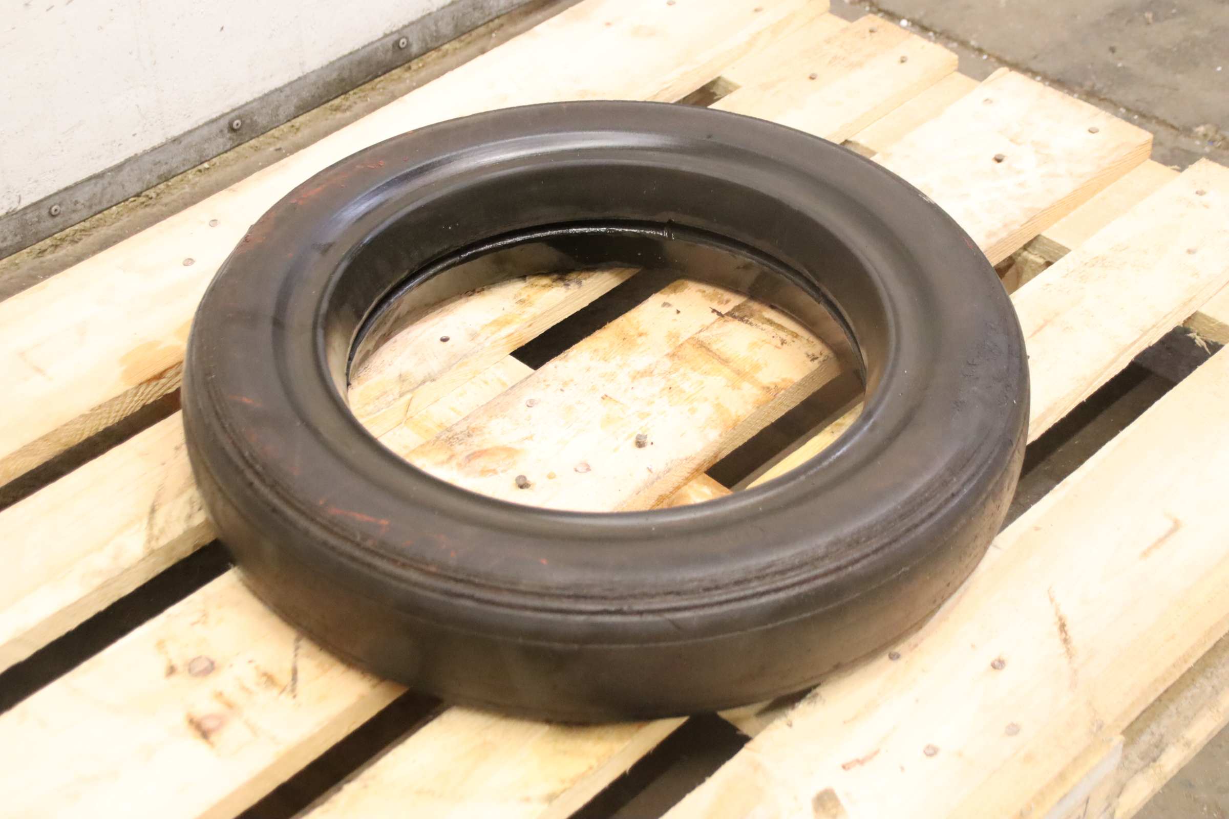Vollgummi Reifen von unbekannt - Ø 550 x 110 mm – Bild 2