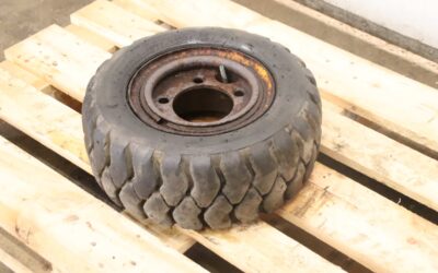 Reifen mit Felge von Dunlop - 18x7-8 14 P.R.