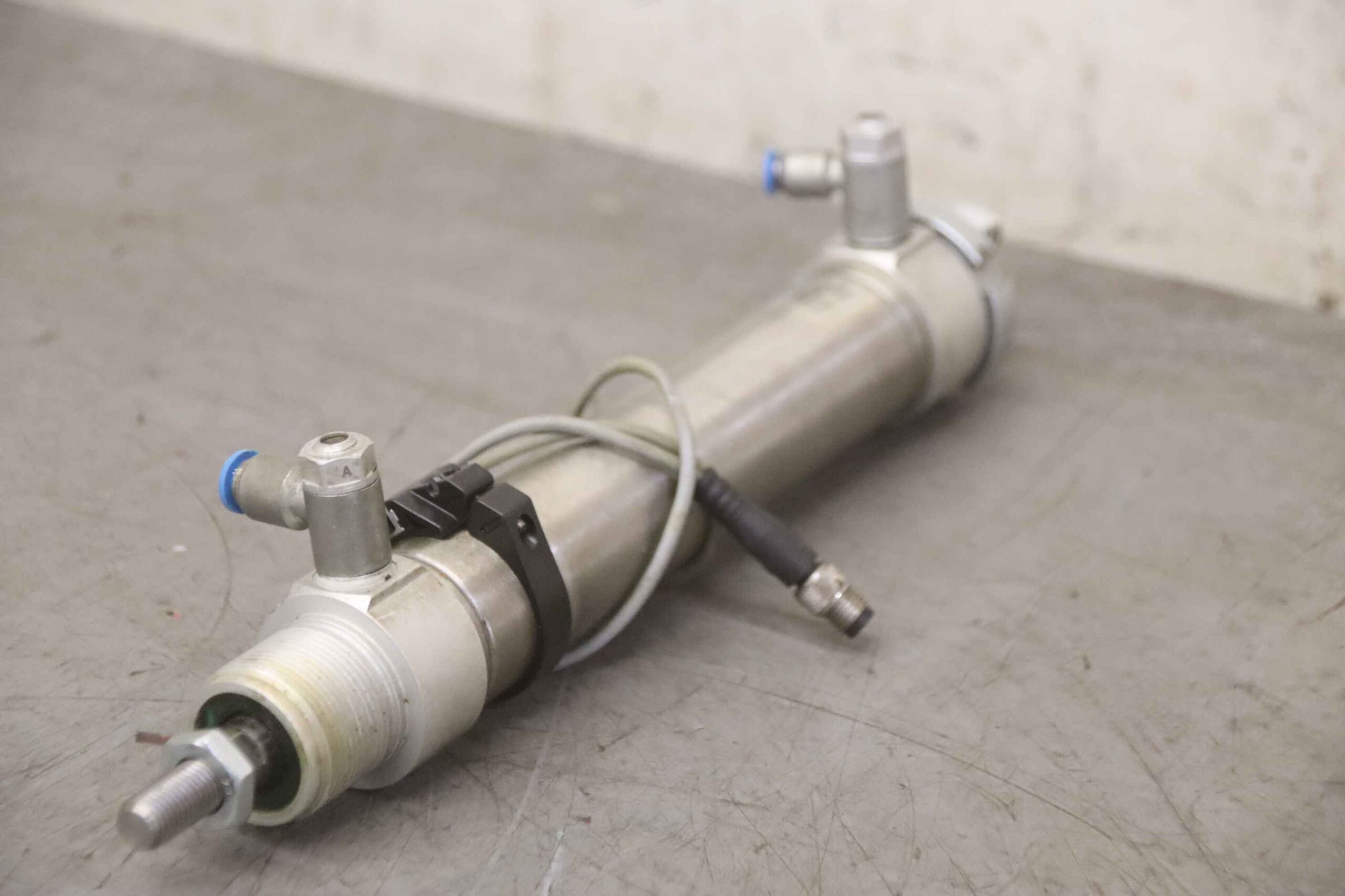 Pneumatikzylinder mit Näherungsschalter von Festo - DSNU-32-125-PPS-A