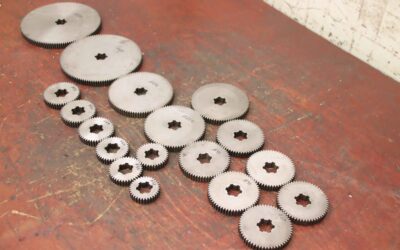 Teilkopf Zahnräder 18 Stück von unbekannt** - Modul 1,5  127 bis 33 Zähne