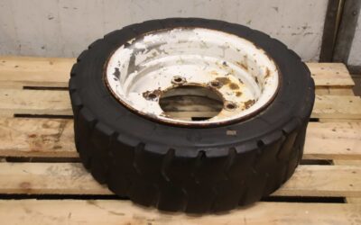 Alternative view of Reifen mit Felge von unbekannt - 8.15-15  PR145