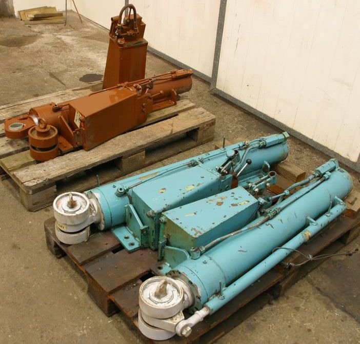 Stützzylinder mit Handpumpe von mit Stützrollen - 130/100/700