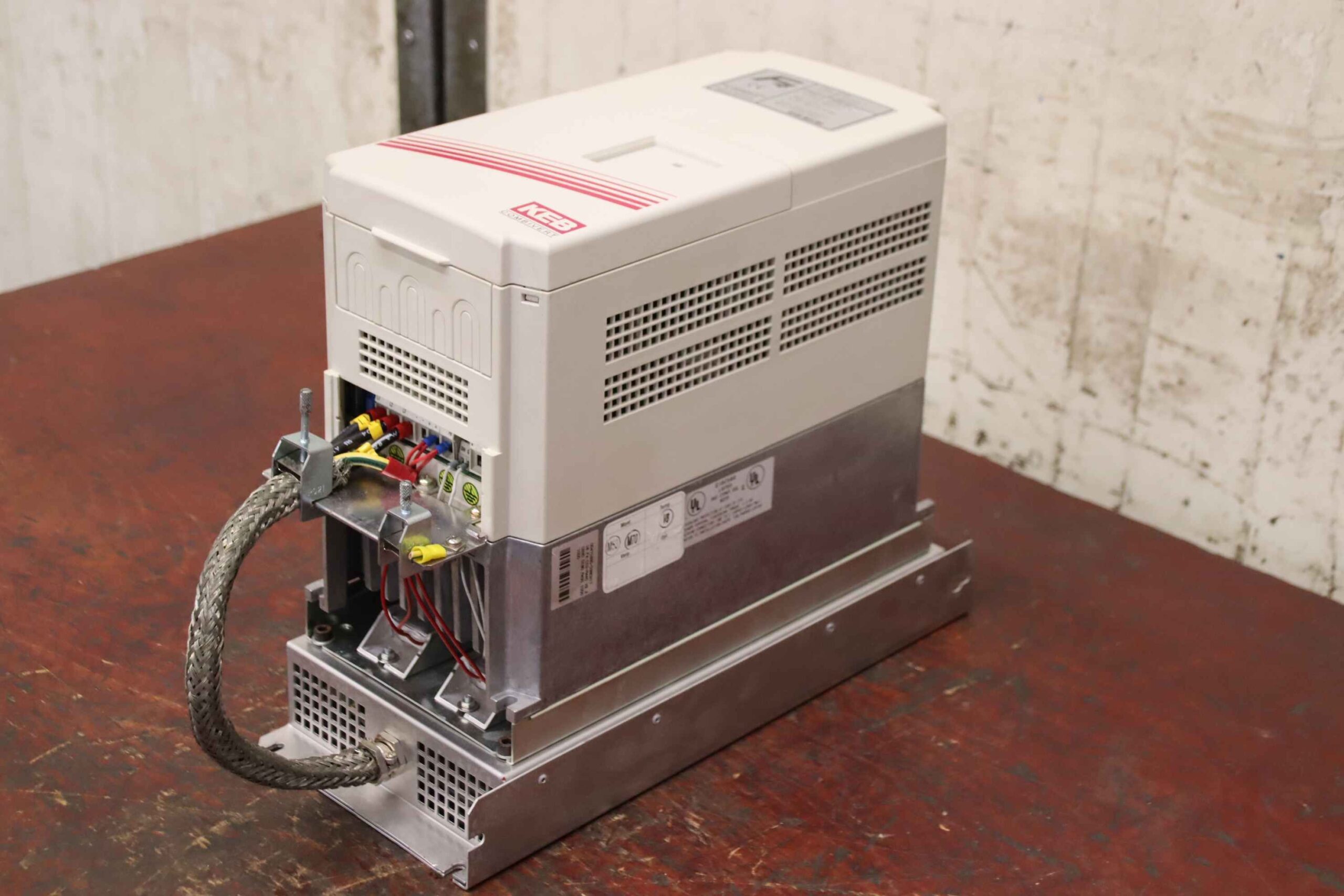 Frequenzumrichter 15 kW von KEB - Combivert F4 16 F4 C1G-M440/2 2