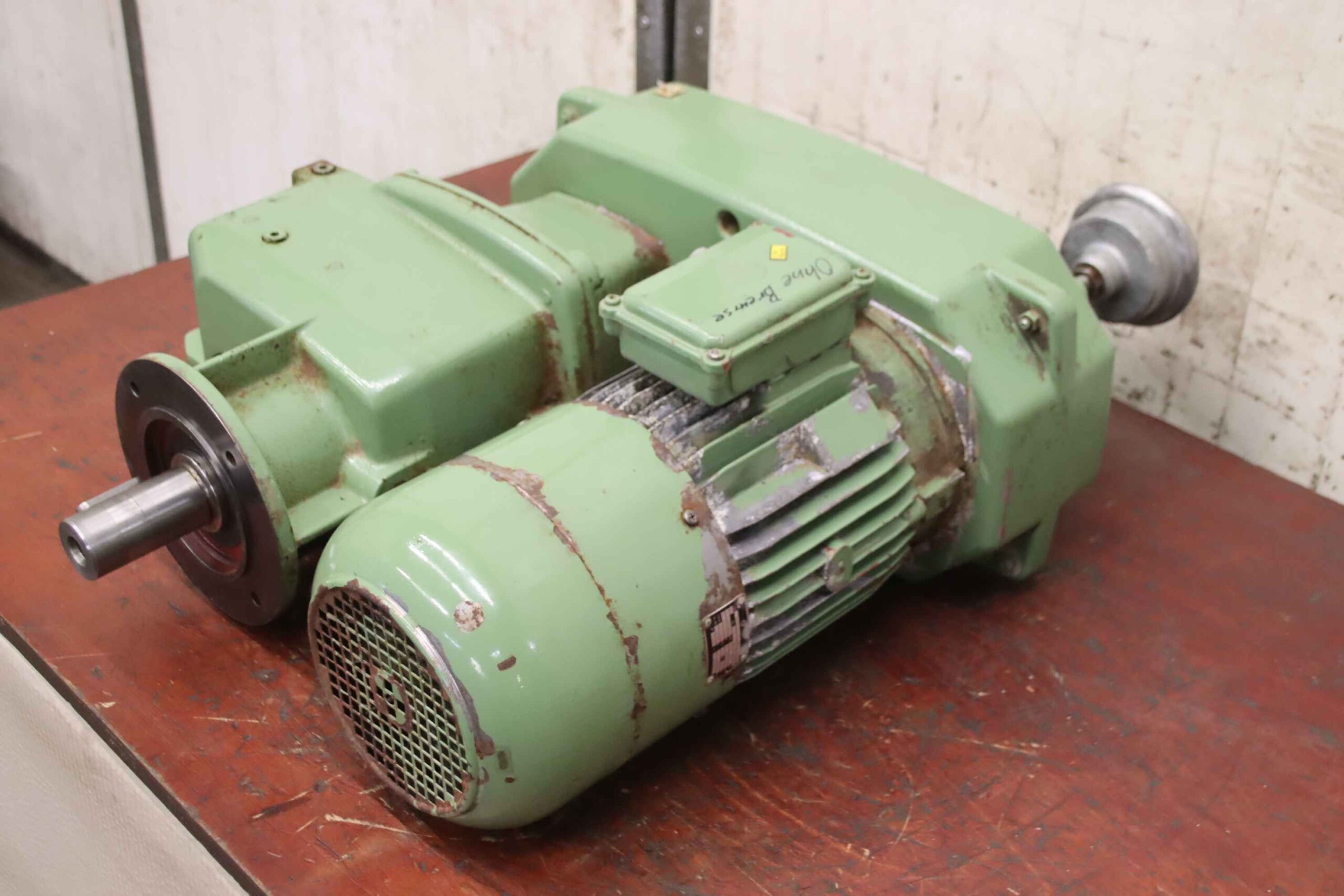 regelbarer Getriebemotor 4 kW 14,5-109 U/min von Nord - SK 42 F-R210 U-112 M/4 BRE