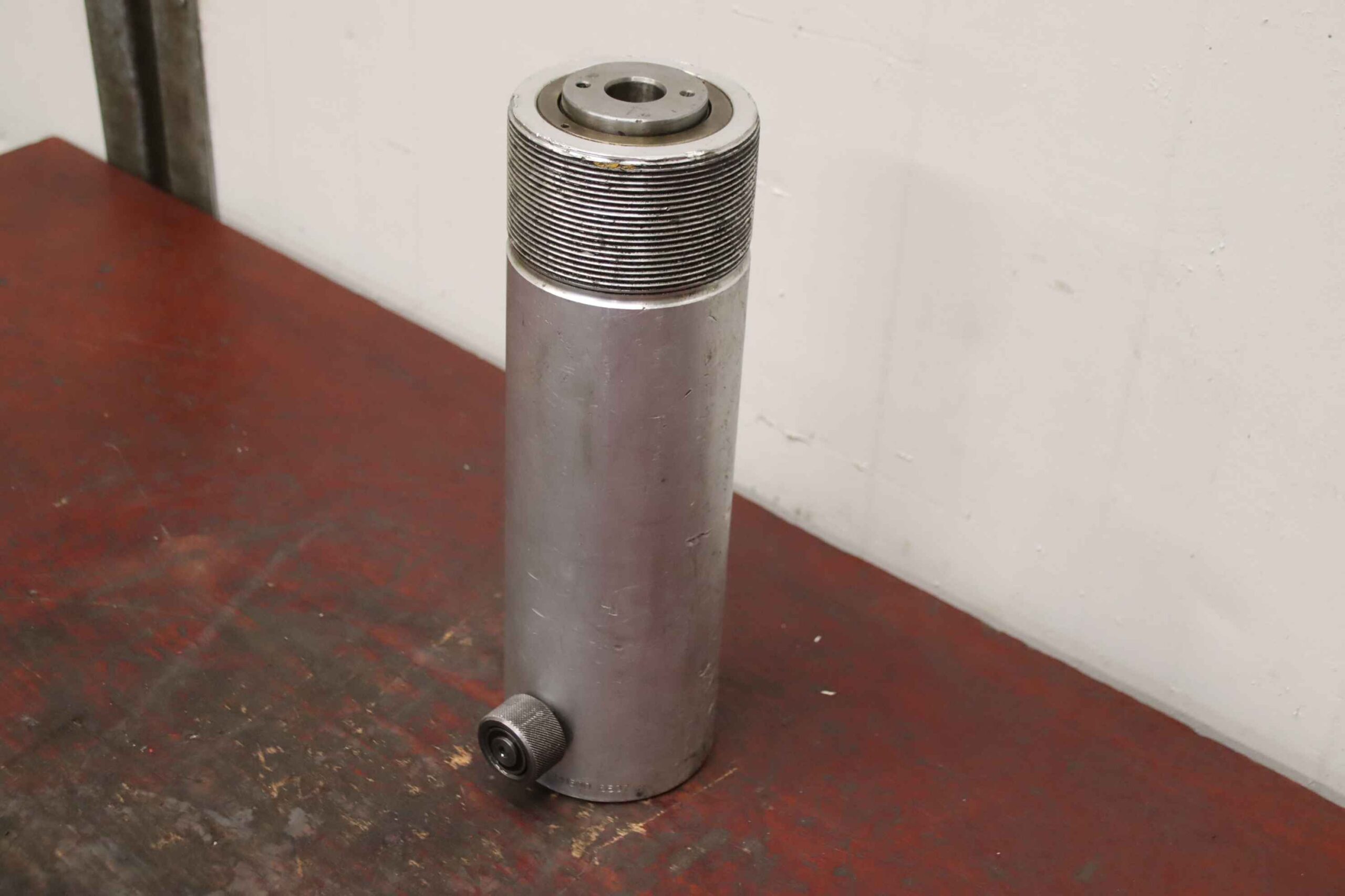 Kurzhub-Schwerlastzylinder 25 t von FAG - LZM 25/200 PN500 8607