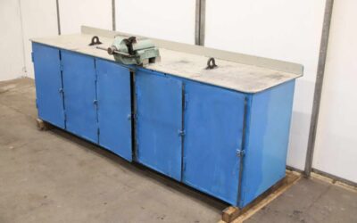Werkbank mit Schraubstock von unbekannt** - 2590/890/H1060 mm