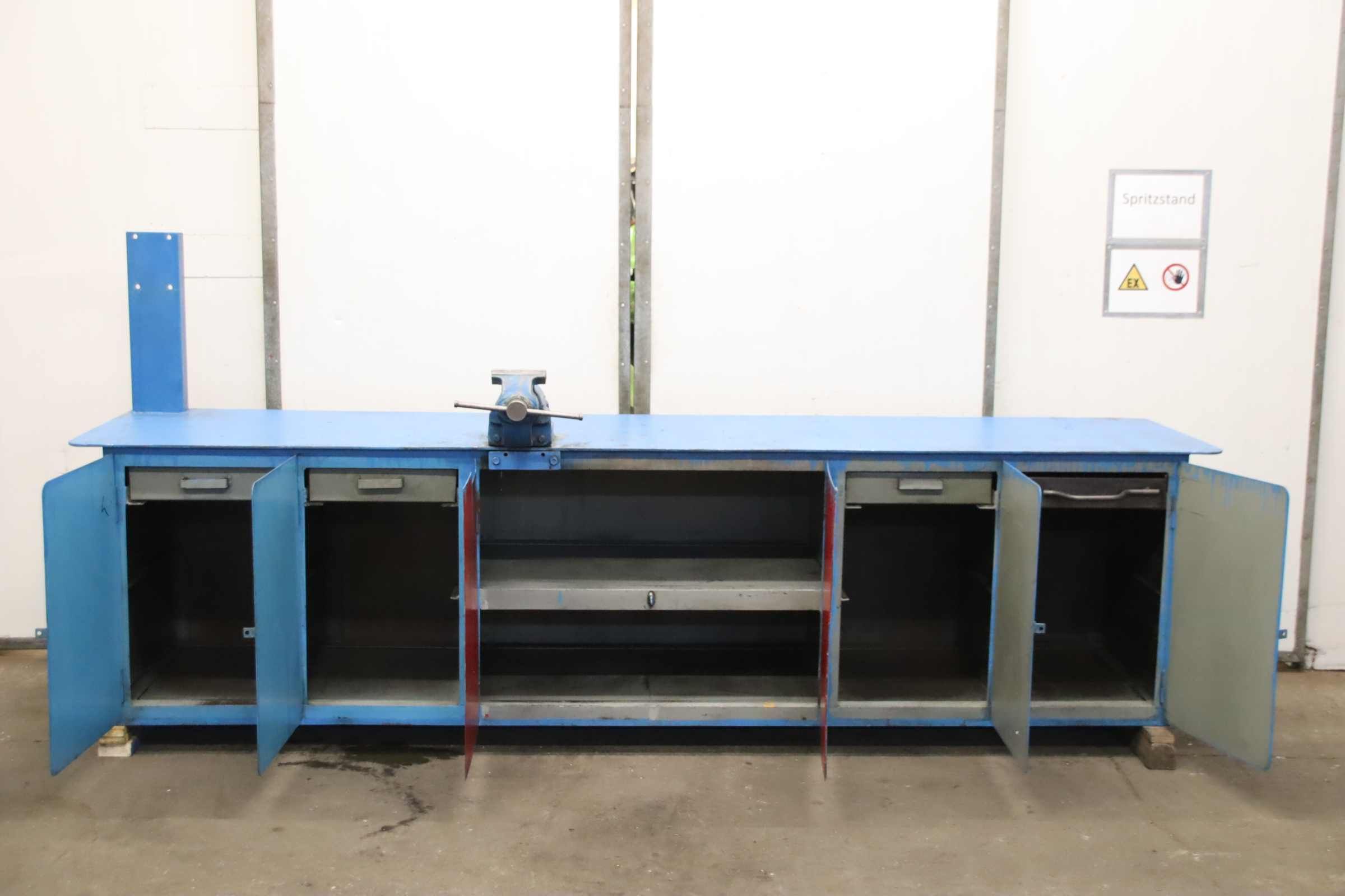 Werkbank mit Schraubstock von unbekannt** - 3305/970/H1400 mm