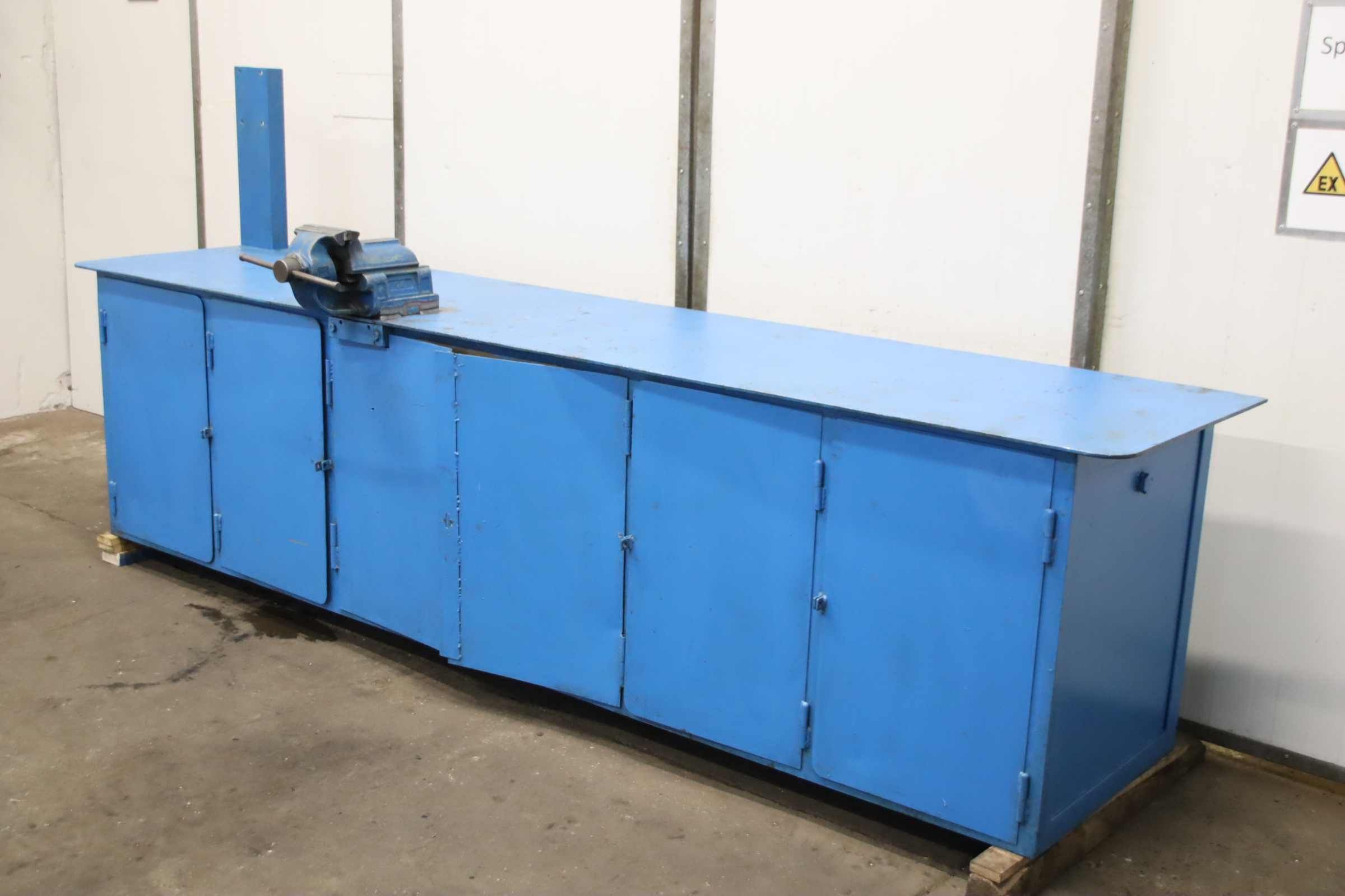 Werkbank mit Schraubstock von unbekannt** - 3305/970/H1400 mm – Bild 2