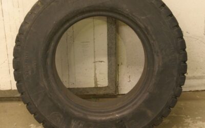 Alternative view of Vollgummi Reifen von Continental - 7.00-15 SC10