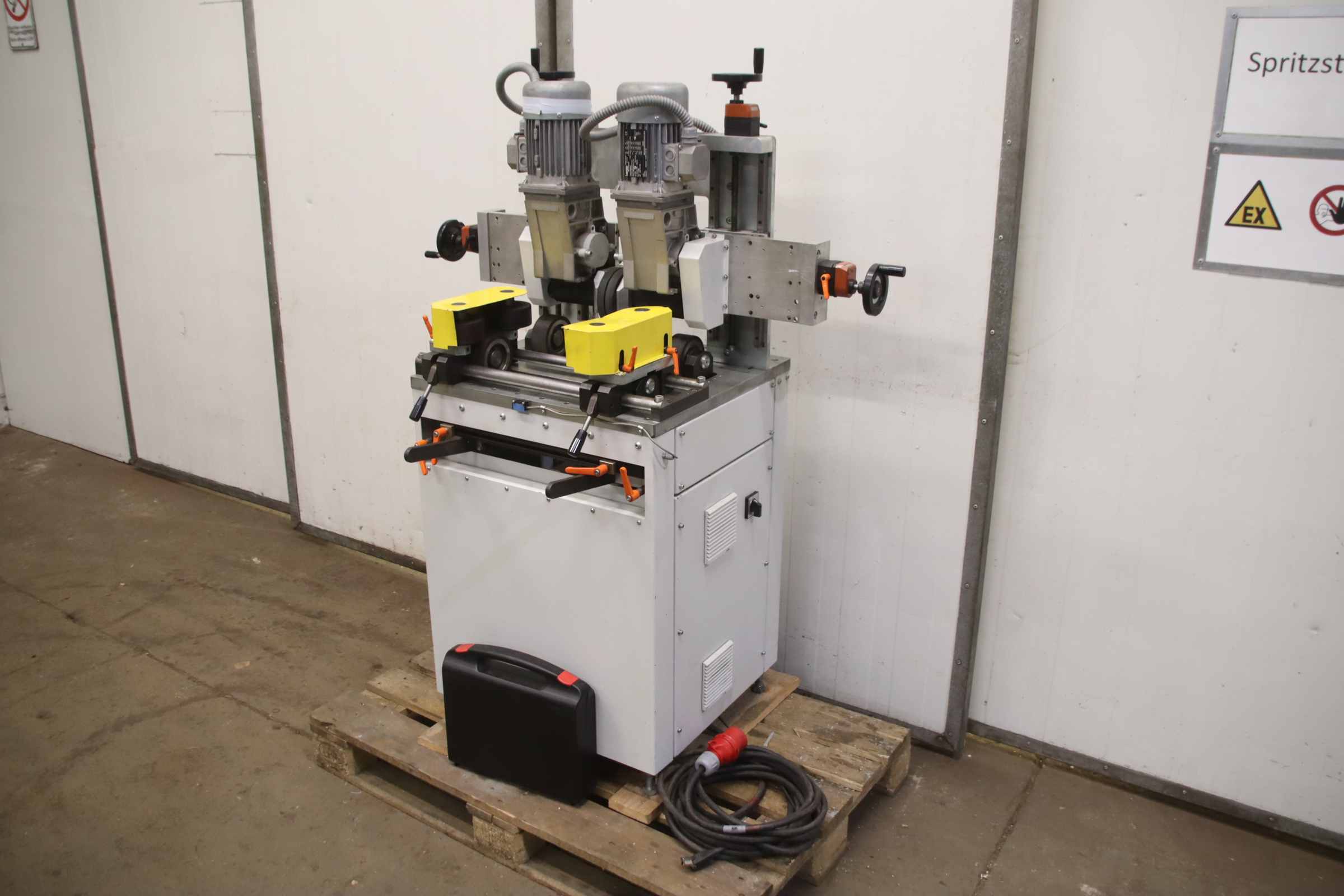 Rändelmaschine von Aluro - BTM Knurling Machine