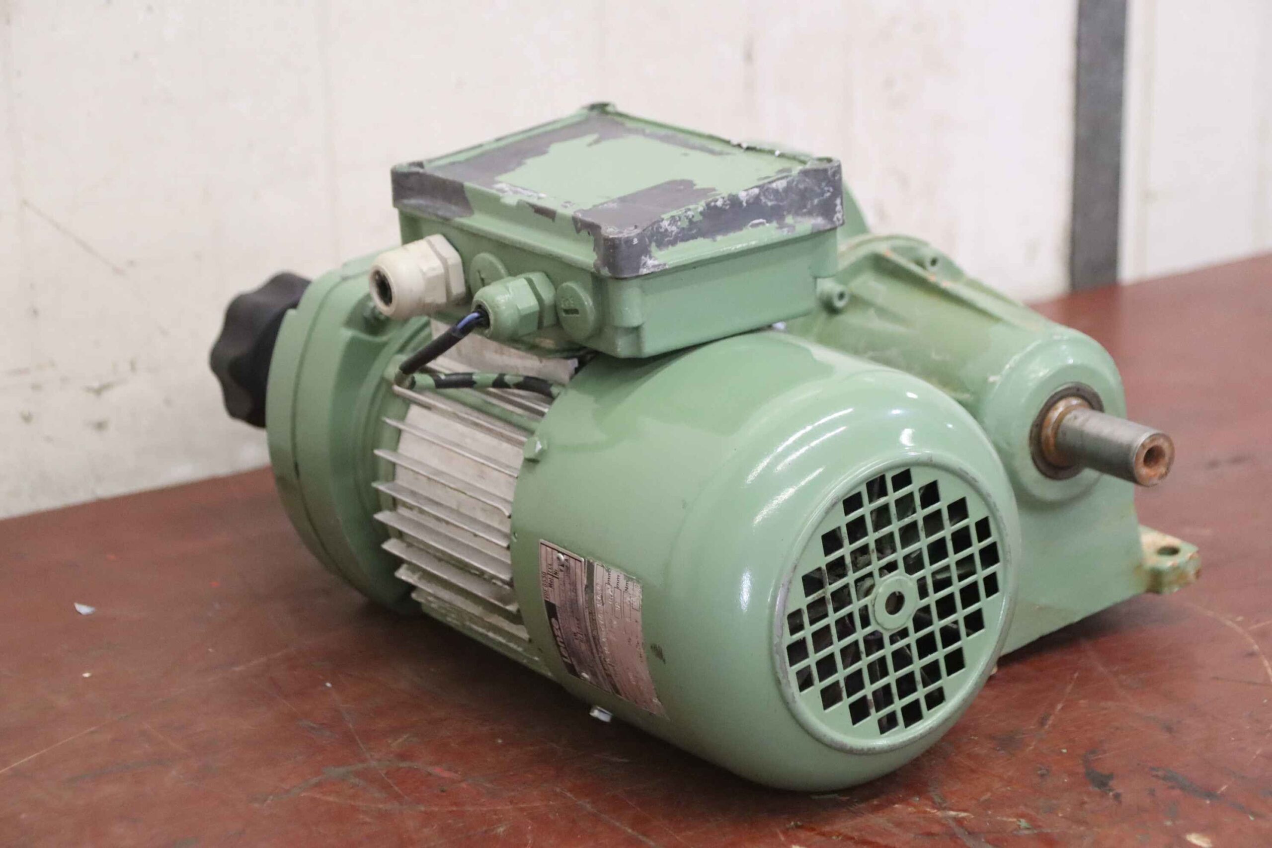 regelbarer Getriebemotor 0,25 kW 54 - 11 U/min von Lenze - 11.432.10.08.1 B7KB4-044H – Bild 2