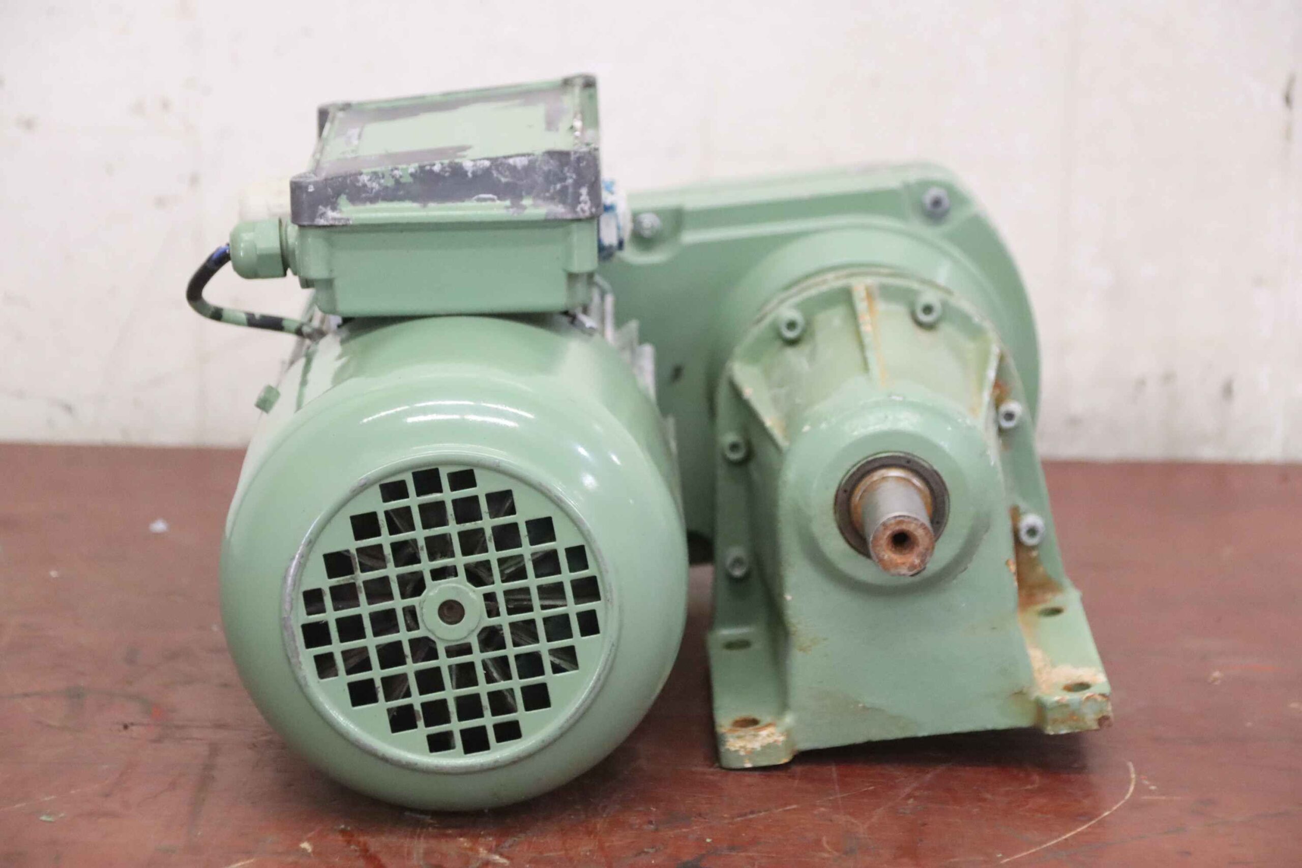 regelbarer Getriebemotor 0,25 kW 54 - 11 U/min von Lenze - 11.432.10.08.1 B7KB4-044H – Bild 3