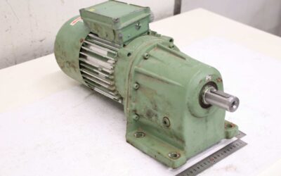 Alternative view of Getriebemotor 1,5 kW 70 U/min von Lenze - 12.622.12.1  90L/4-H-TH-BR-