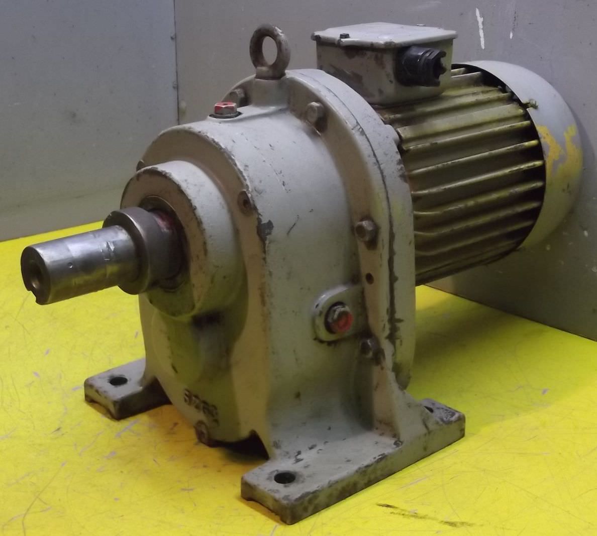 Getriebemotor 0,6 kW 25 U/min von VEM - Z3KR90,2/6/S