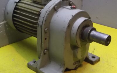Alternative view of Getriebemotor 0,6 kW 25 U/min von VEM - Z3KR90,2/6/S