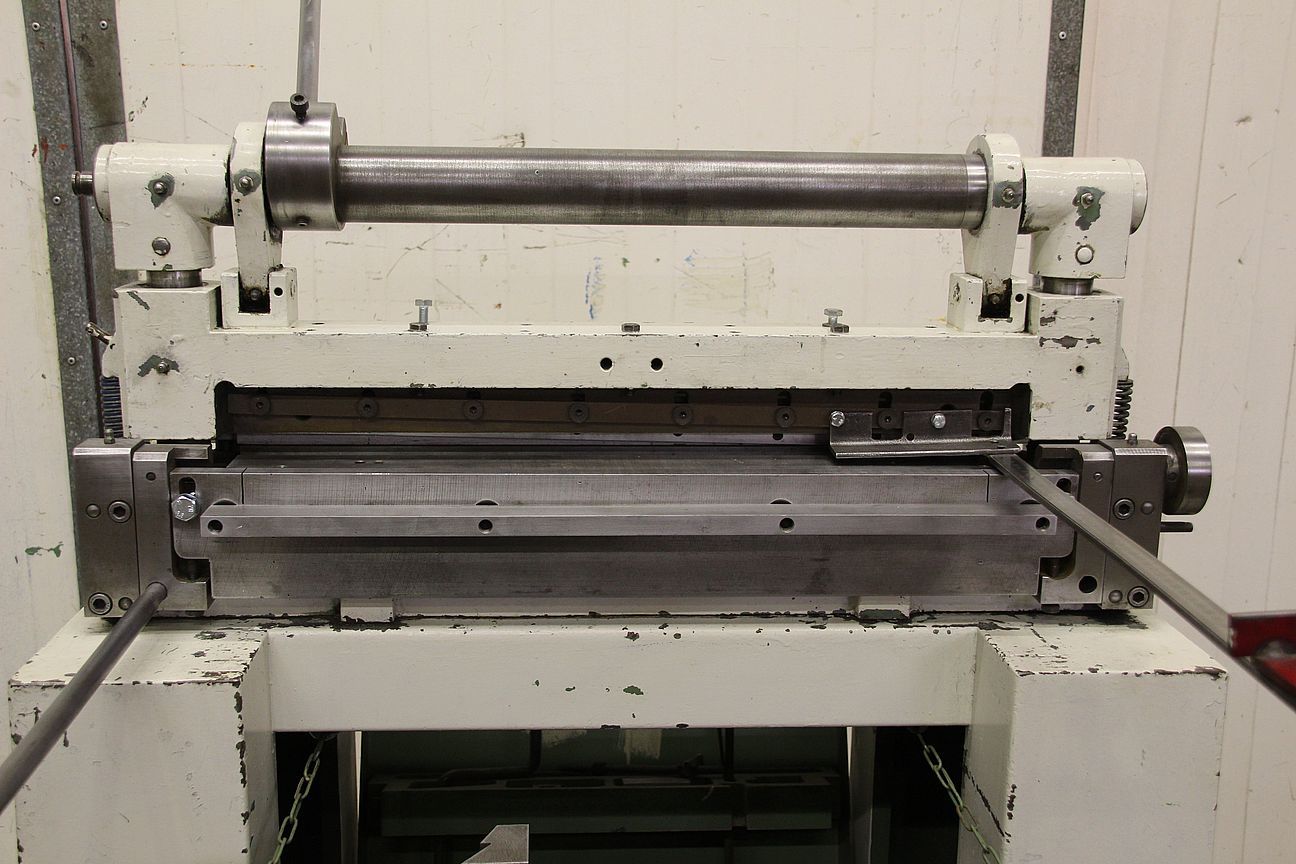 Handtafelschere mit Schwenkbiegemaschine von Weinbrenner** - UBM6 – Bild 11