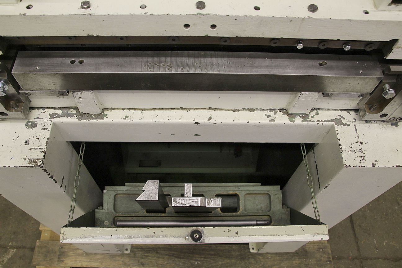 Handtafelschere mit Schwenkbiegemaschine von Weinbrenner** - UBM6 – Bild 14