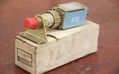 Alternative view of Druckschalter von Telemecanique** - XM2-JM 160