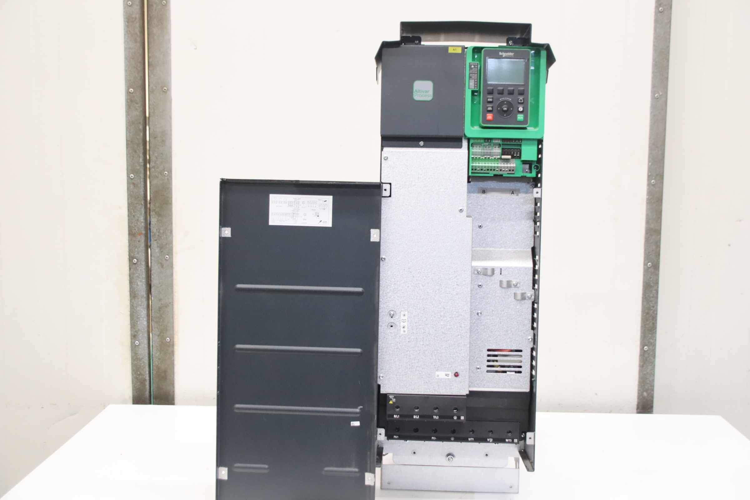 Frequenzumrichter 55 kW von Schneider Electric - Altivar 630 ATV630D55N4 – Bild 8