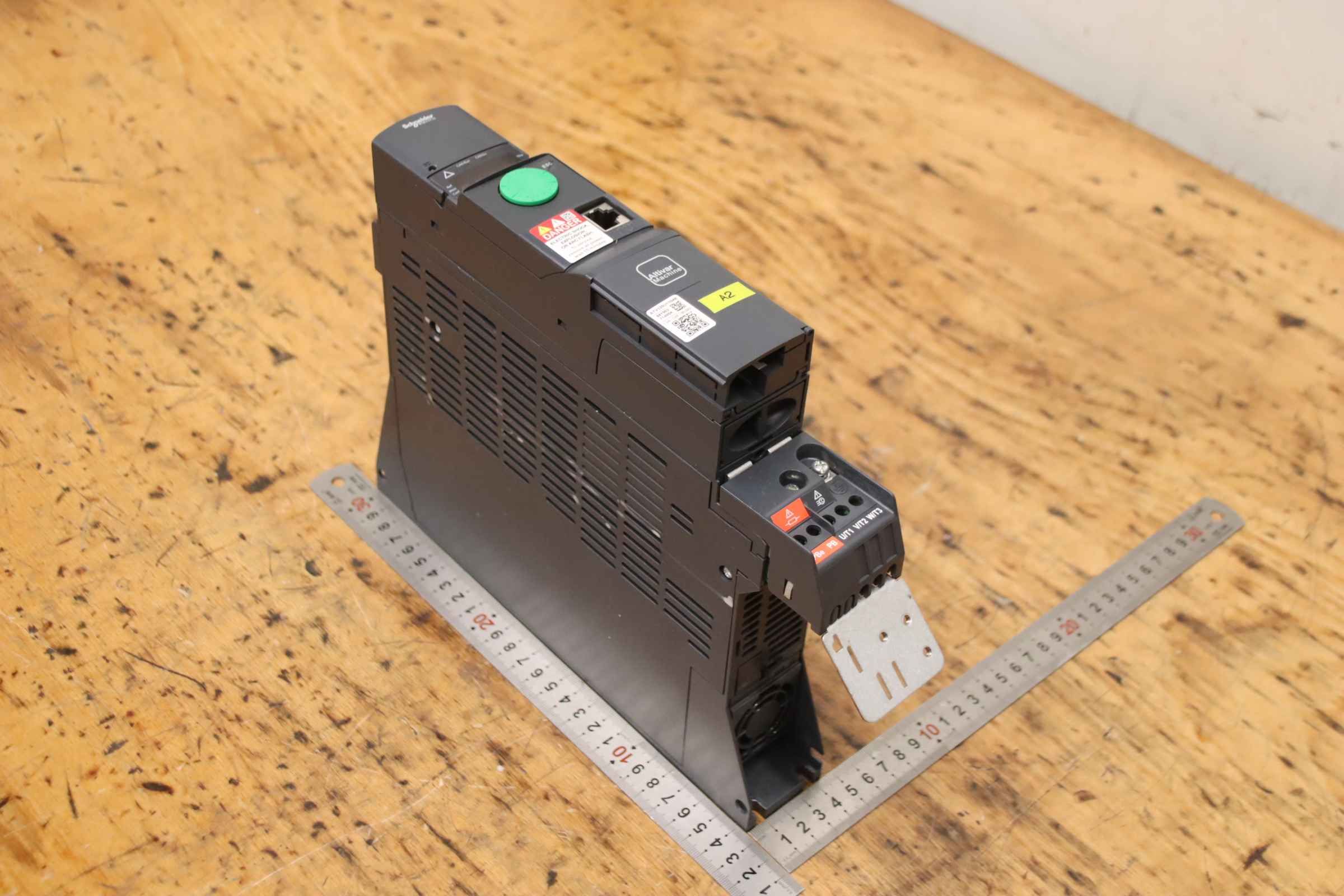 Frequenzumrichter 1,1 kW von Schneider Electric - Altivar 320 ATV320U11N4B