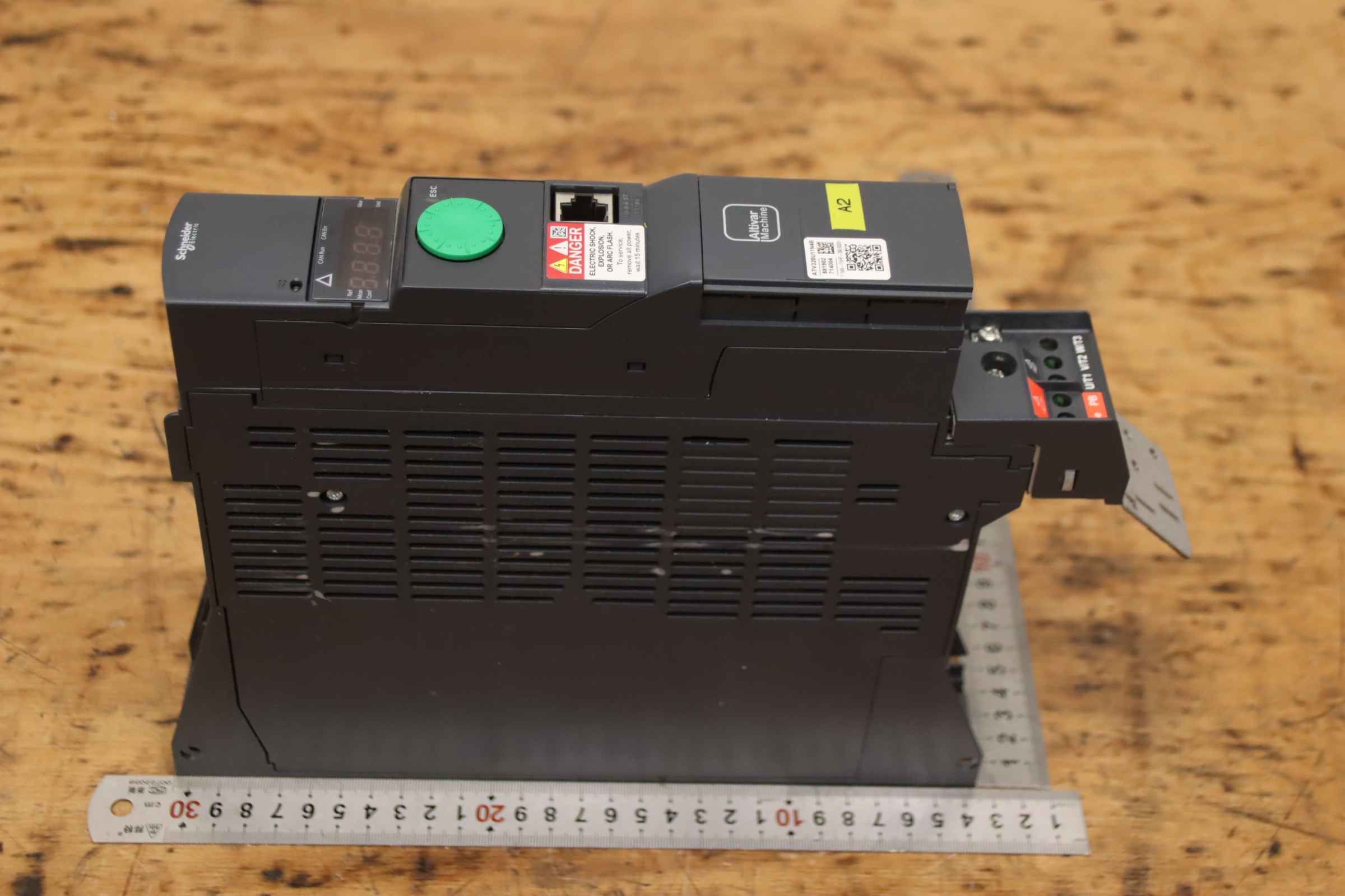 Frequenzumrichter 1,1 kW von Schneider Electric - Altivar 320 ATV320U11N4B – Bild 3