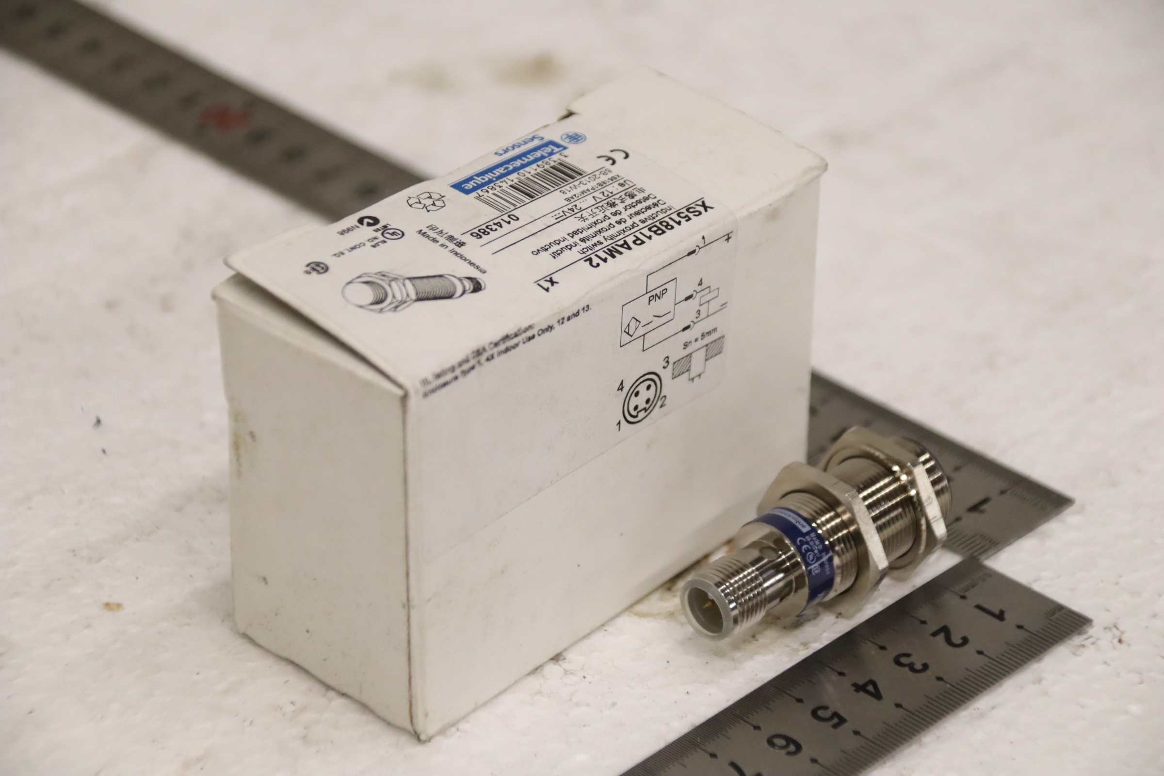 Induktiver Sensor Näherungsschalter von Telemecanique - XS518B1PAM12 – Bild 2