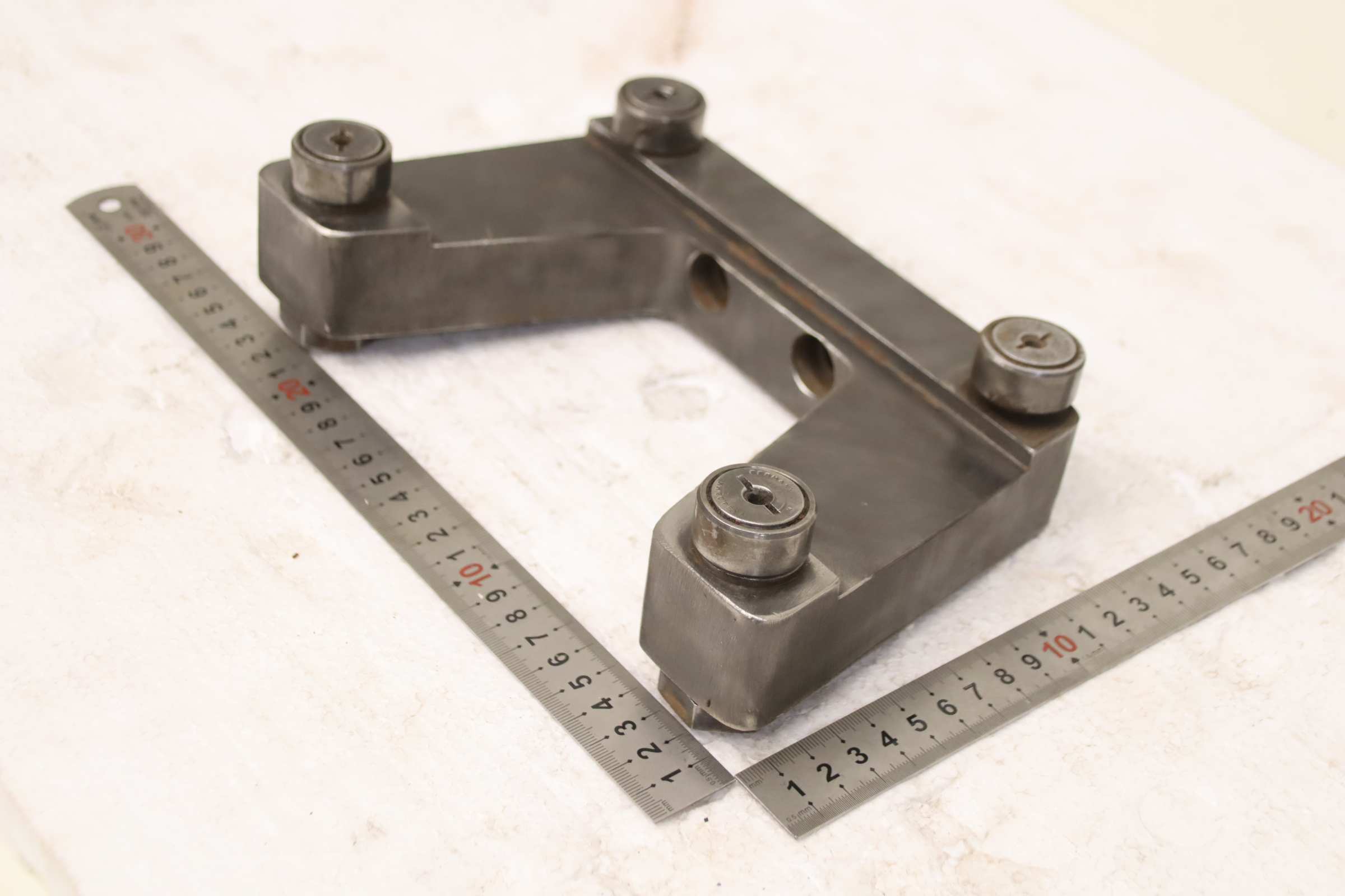 Rollenführung von unbekannt - Rollenabstand 84 mm