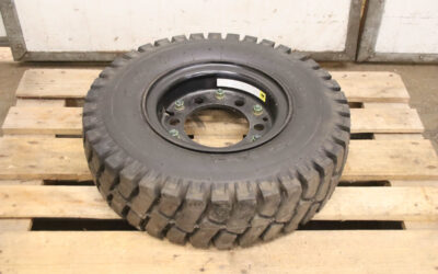 Reifen mit Felge von Yokohama - Super Lug 520  7.00-12   12PR14 – Bild 3