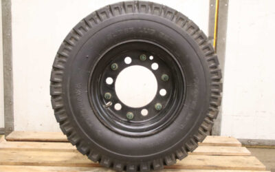 Reifen mit Felge von Yokohama - Super Lug 520  7.00-12   12PR14 – Bild 4