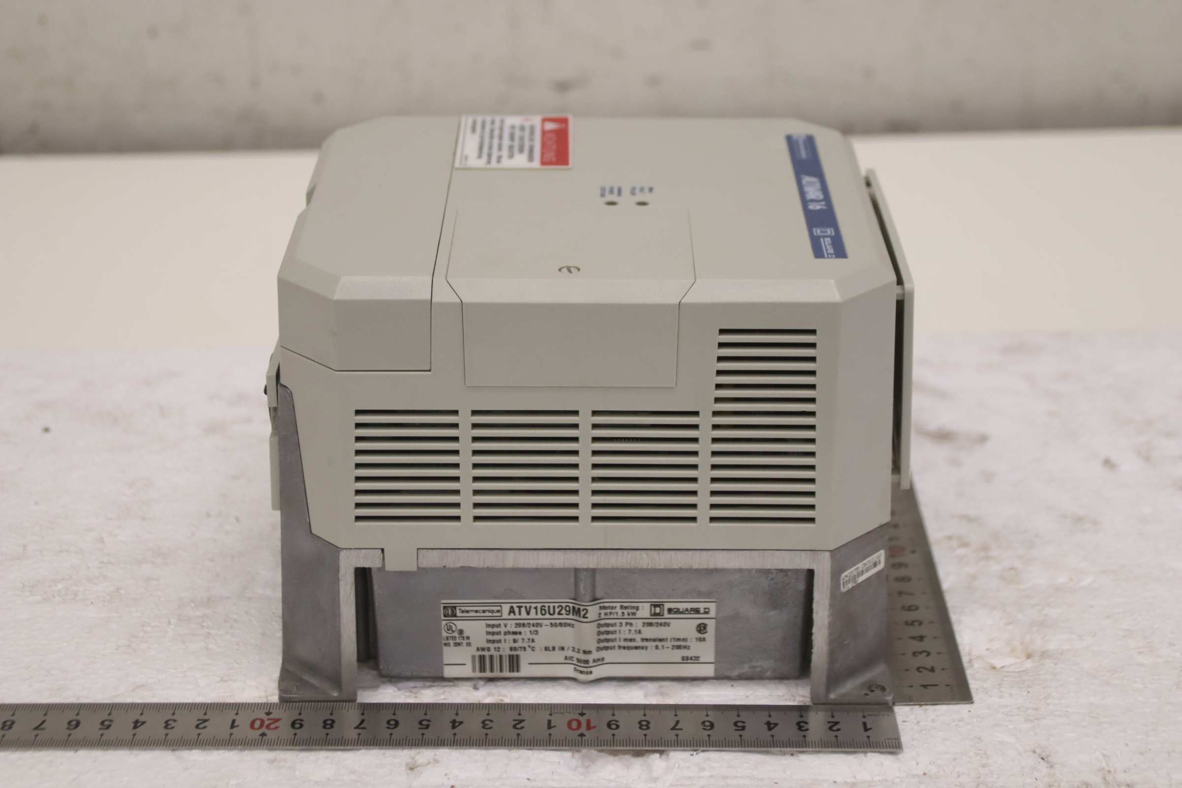 Frequenzumrichter 1,5 kW von Telemecanique - ATV16U29M2 – Bild 8