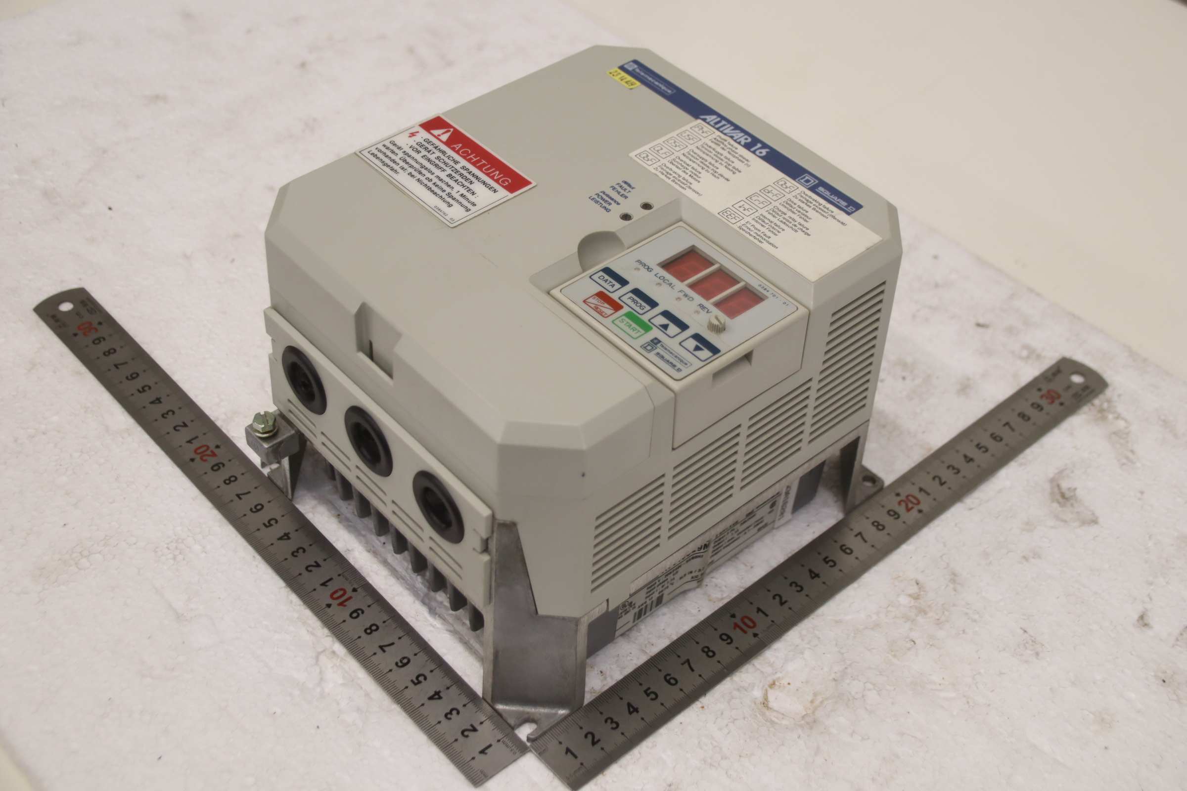Frequenzumrichter 1,5 kW von Telemecanique - ATV16U29M2