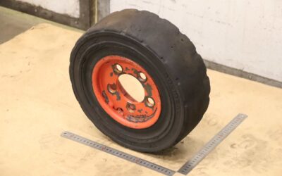 Vollgummi Reifen 2 Stück von Solideal - Magnum 15x4.5-8 RIM 3.00 D-8