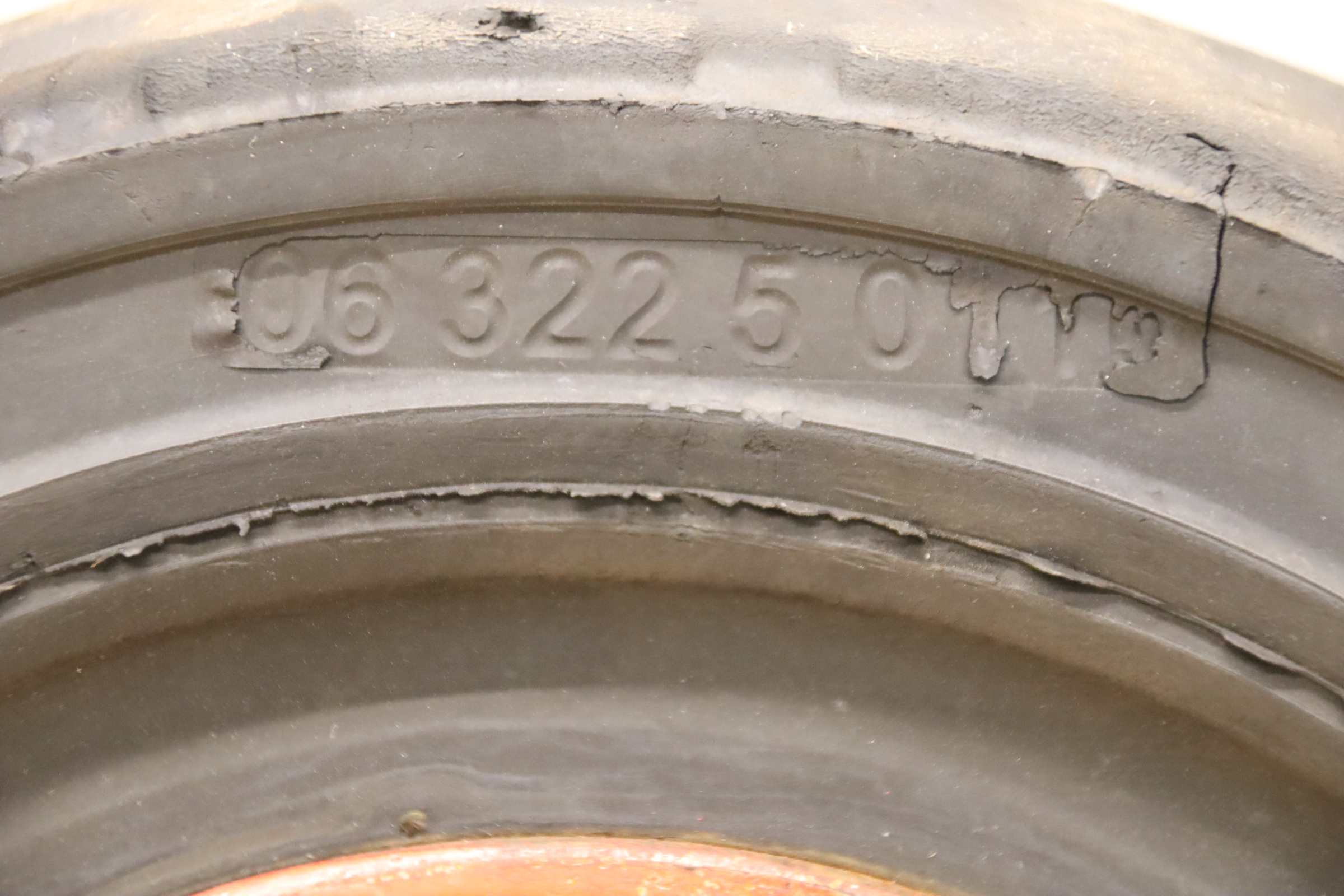 Vollgummi Reifen 2 Stück von Solideal - Magnum 15x4.5-8 RIM 3.00 D-8 – Bild 5