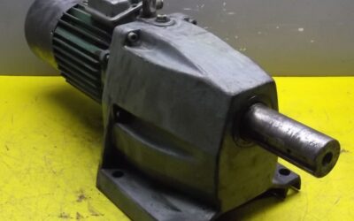 Alternative view of Getriebemotor 1,5 kW 40 U/min von VEM - KPER90L4
