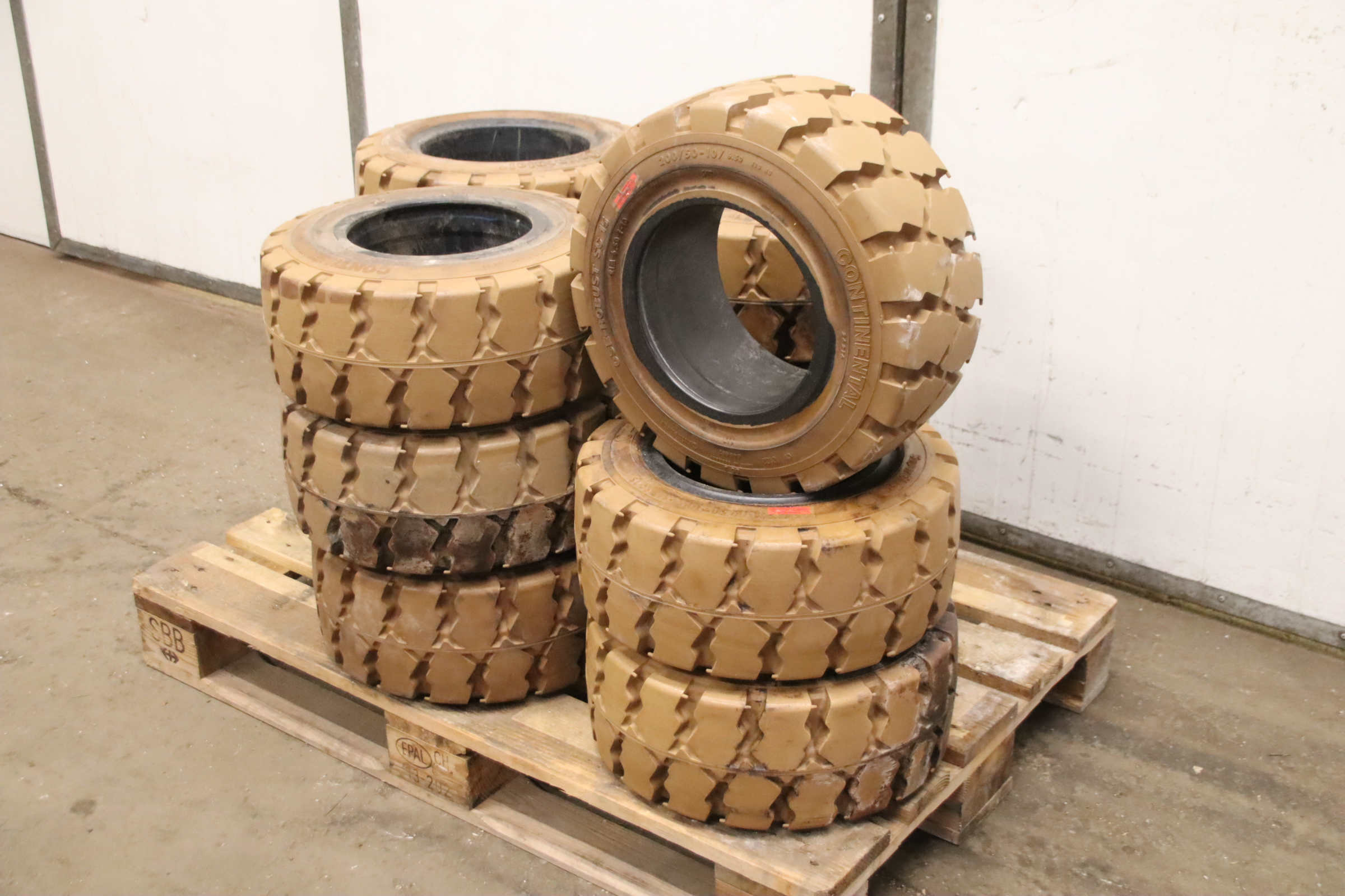 Vollgummi Reifen abriebfest von Continental** - 200/50-10/ 6.50 SC 15 RIM 6.50 F-10