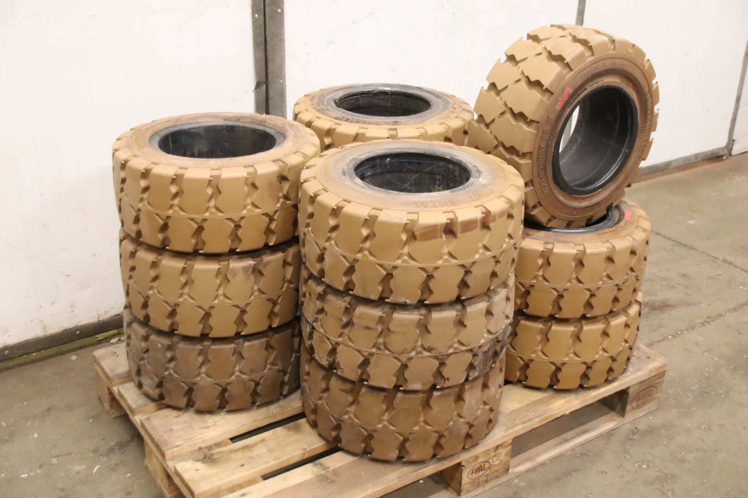 Vollgummi Reifen abriebfest von Continental** - 200/50-10/ 6.50 SC 15 RIM 6.50 F-10 – Bild 2