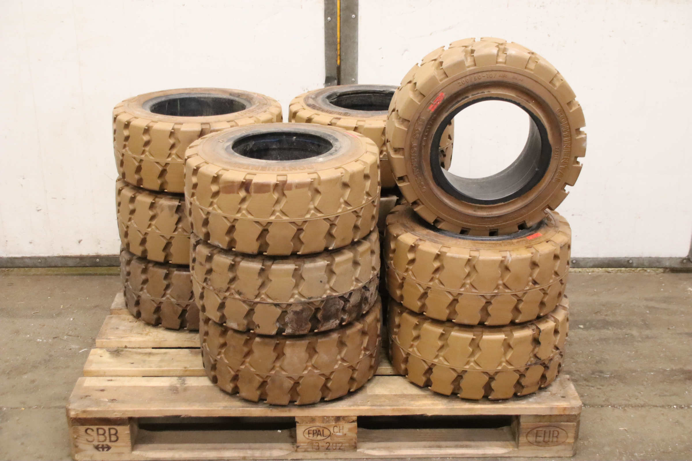 Vollgummi Reifen abriebfest von Continental** - 200/50-10/ 6.50 SC 15 RIM 6.50 F-10 – Bild 3