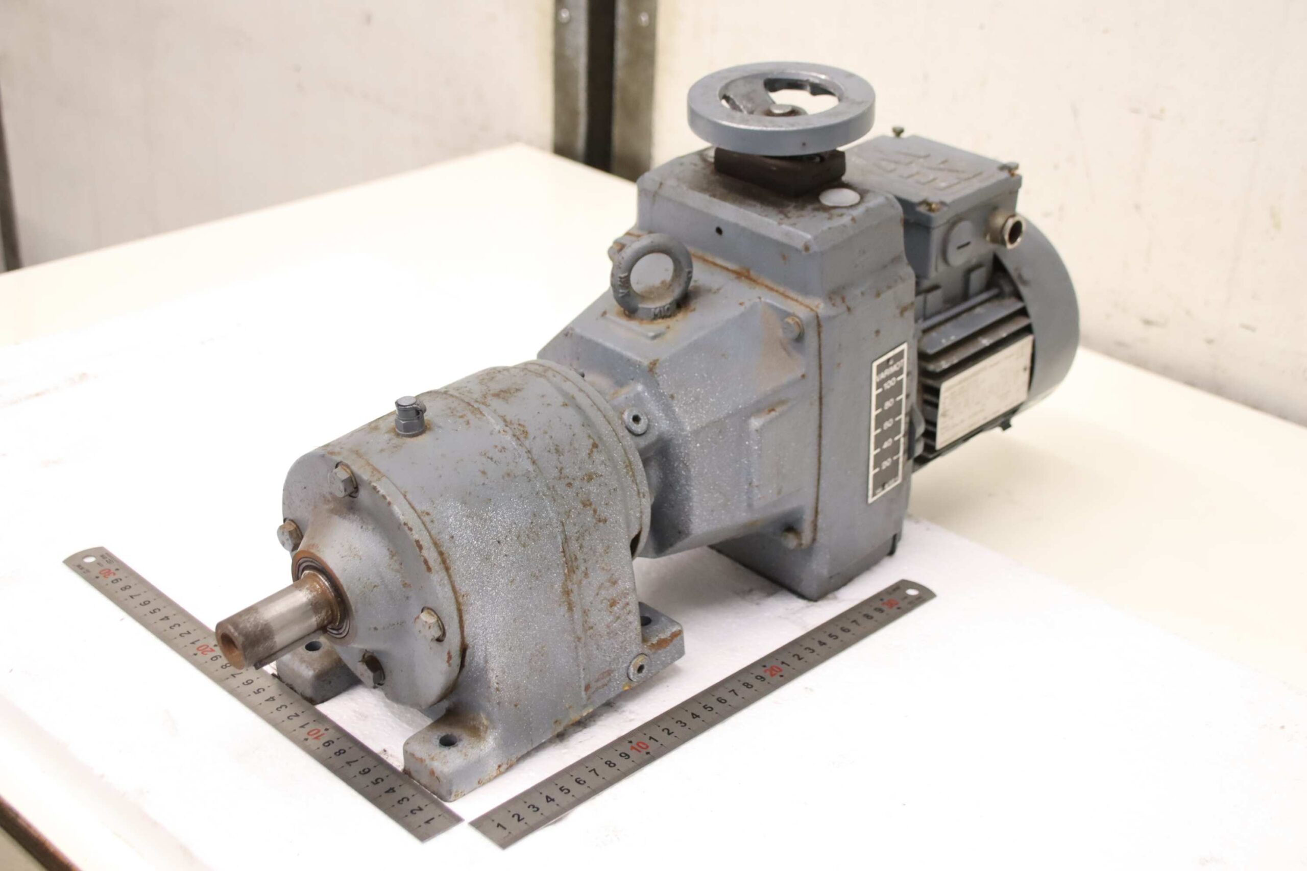 regelbarer Getriebemotor 0,37 kW 8,5-42 U/min von SEW Eurodrive - R40 D16 DT71D4