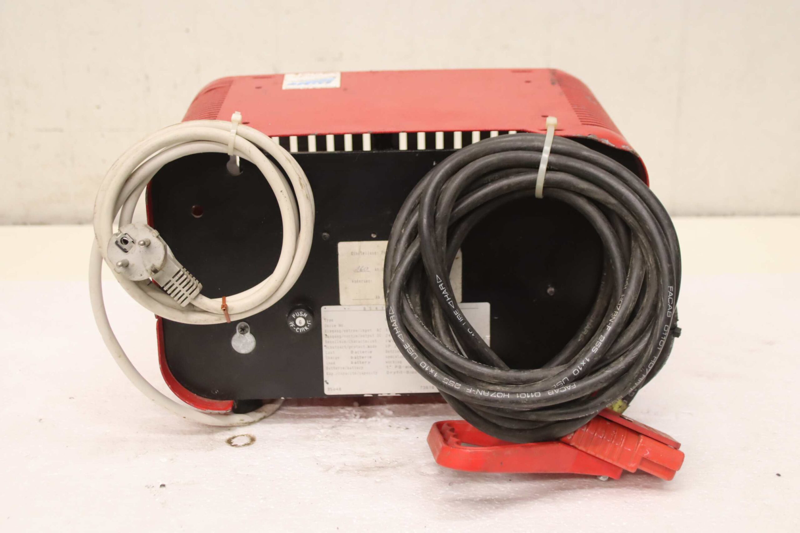 Ladegerät für Scheuersaugmaschine 24 V/24 A von Gansow - E 24/24 DIGI-CONTROL – Bild 8