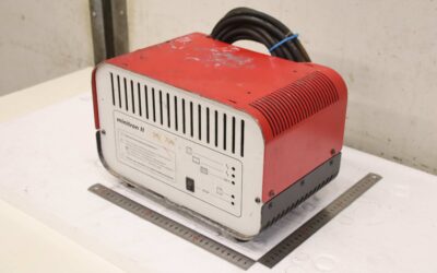 Ladegerät für Scheuersaugmaschine 24 V/17 A von Gansow - minitron II E 24/17 Dryfit-Bloc