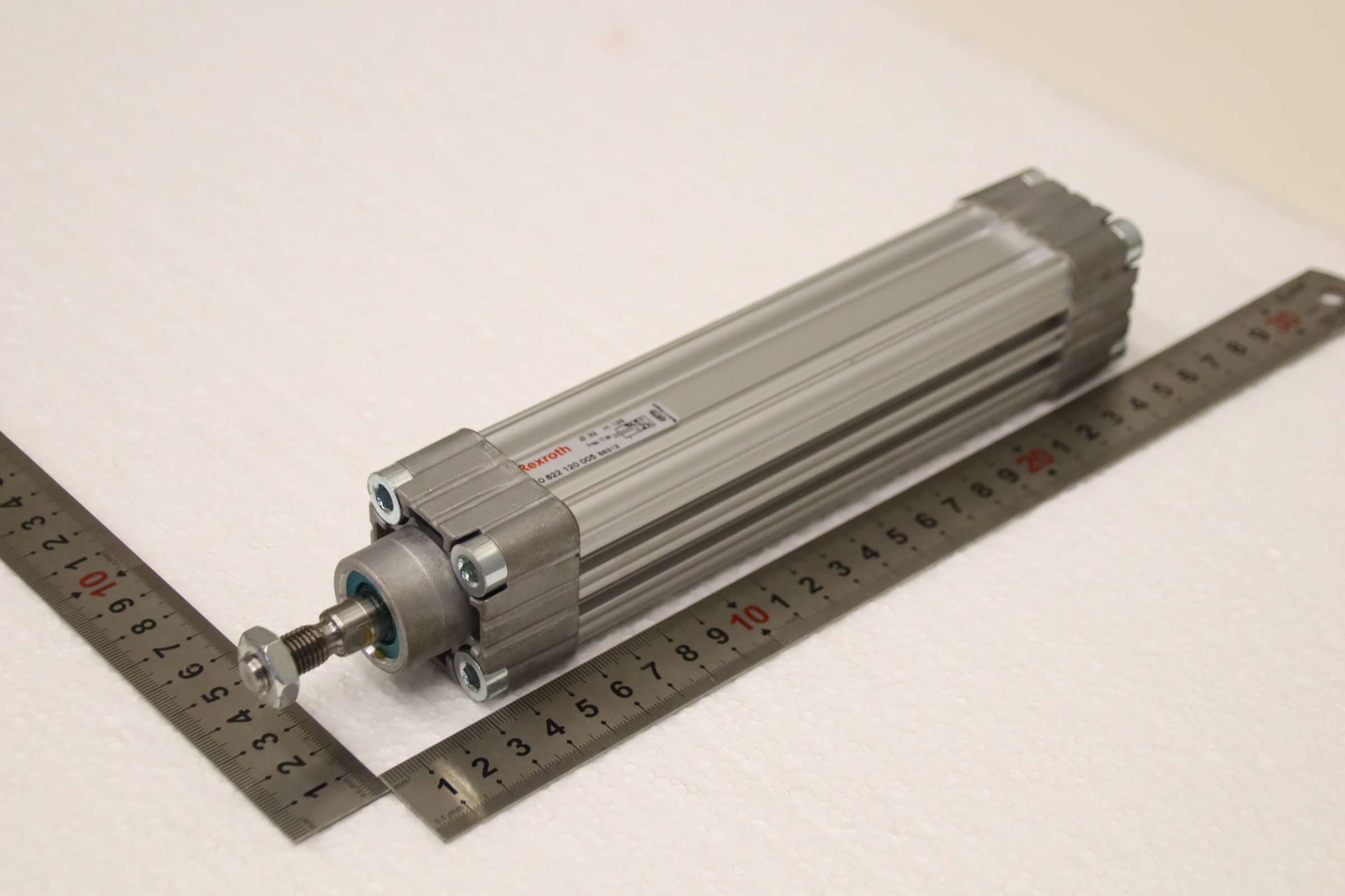 Pneumatikzylinder von Rexroth - 0 822 120 005 Hub 800 mm