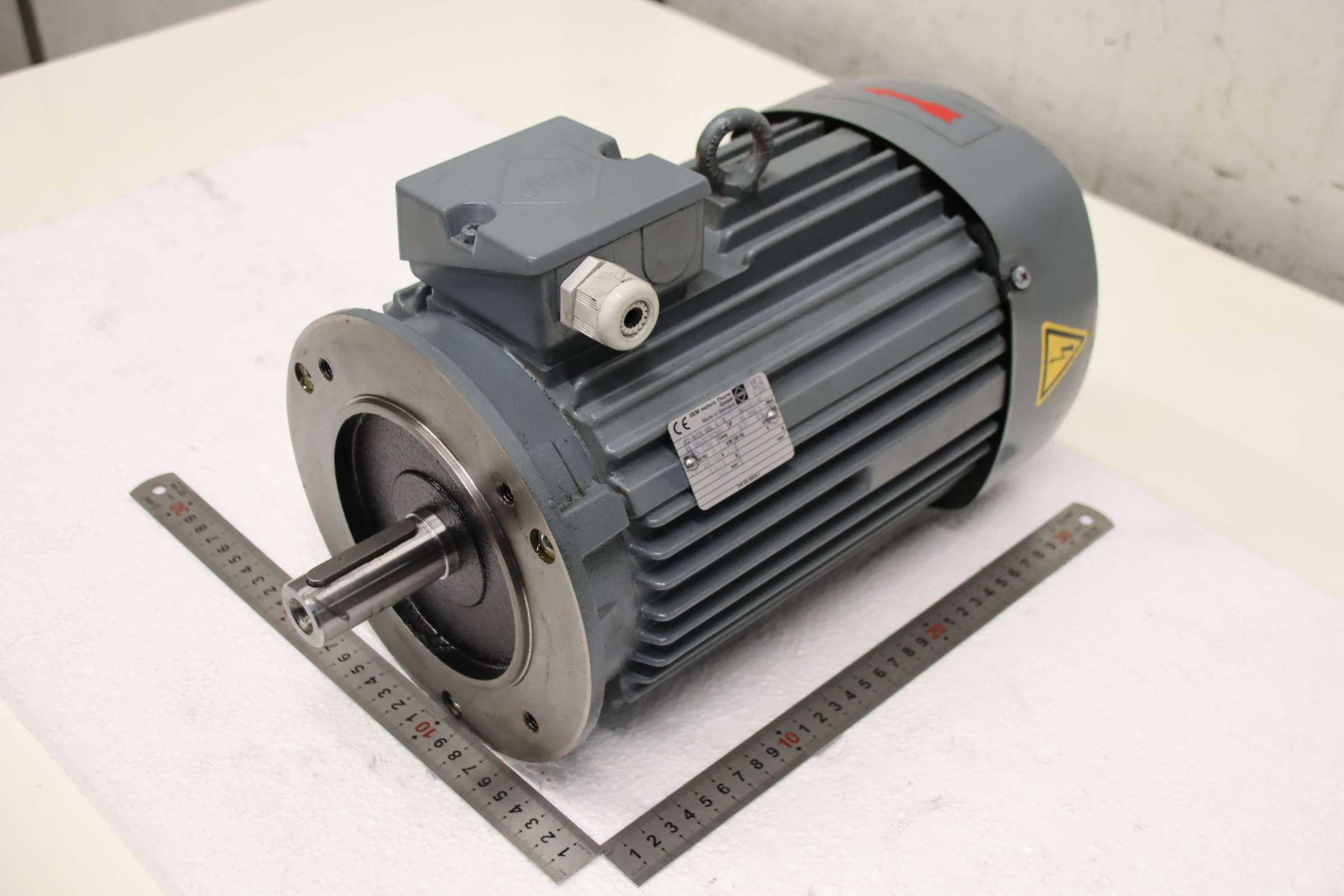 Elektromotor 2,2 kW 1455 U/min von VEM - IE2-WE1R 100L 4 H