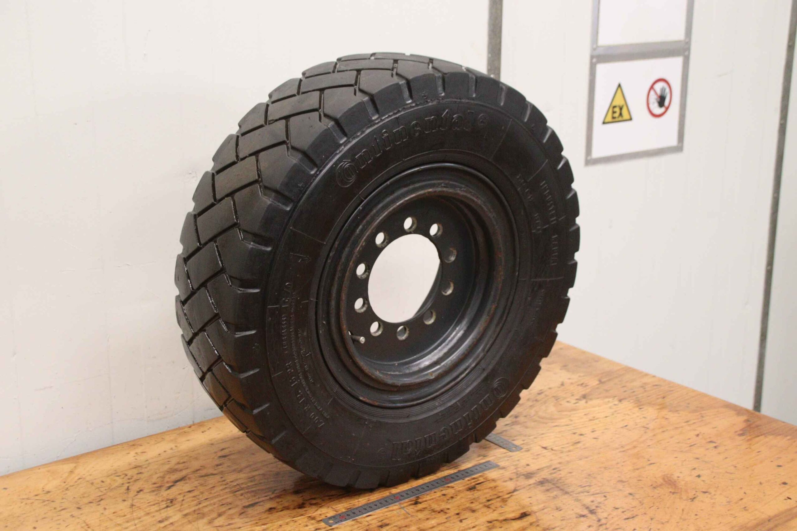 Reifen mit Felge von Continental - IC70 7.00 R 12 16 PR 136 A5 – Bild 2