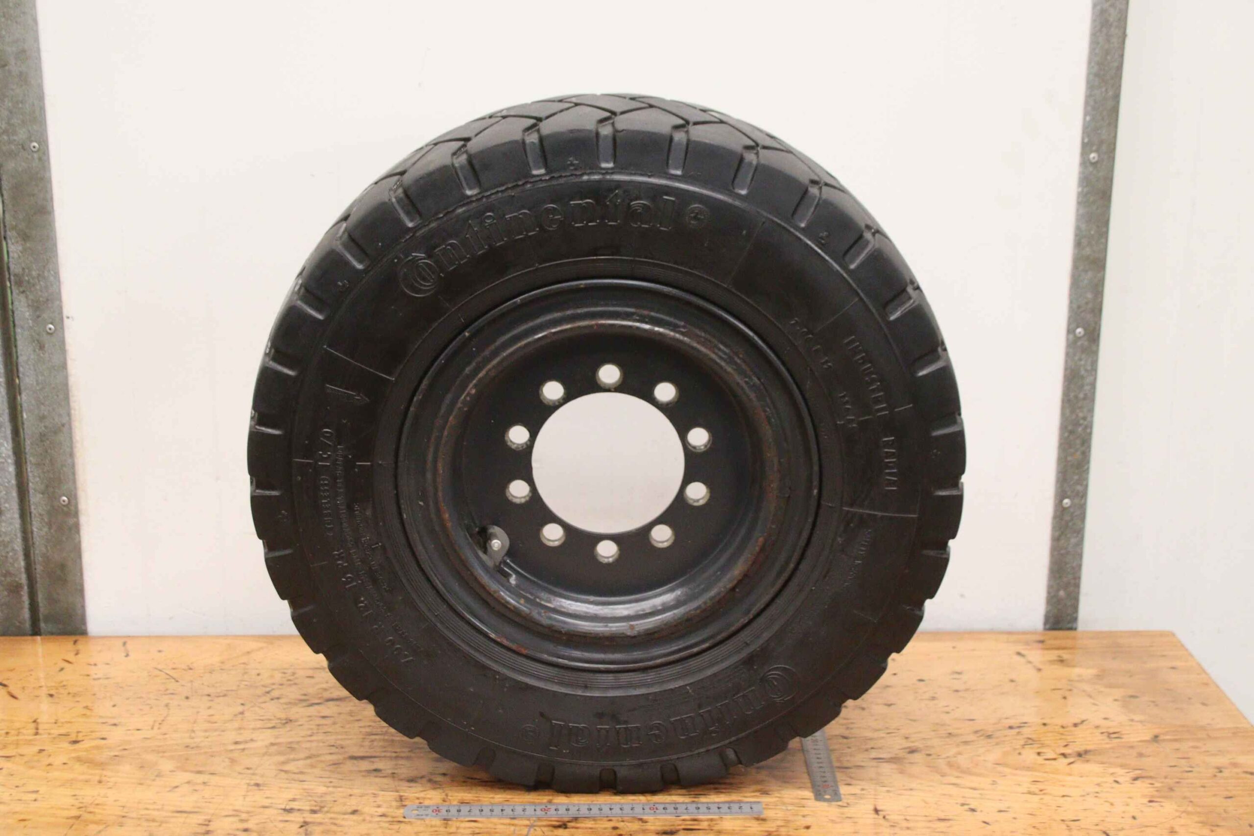 Reifen mit Felge von Continental - IC70 7.00 R 12 16 PR 136 A5 – Bild 3