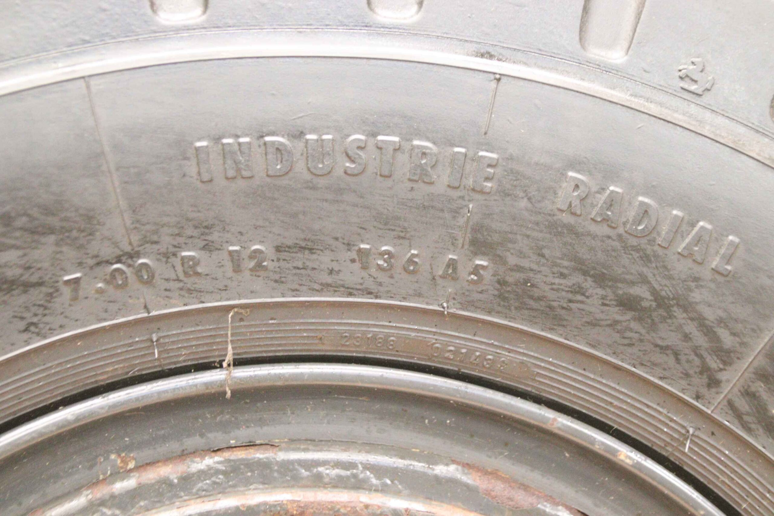 Reifen mit Felge von Continental - IC70 7.00 R 12 16 PR 136 A5 – Bild 6