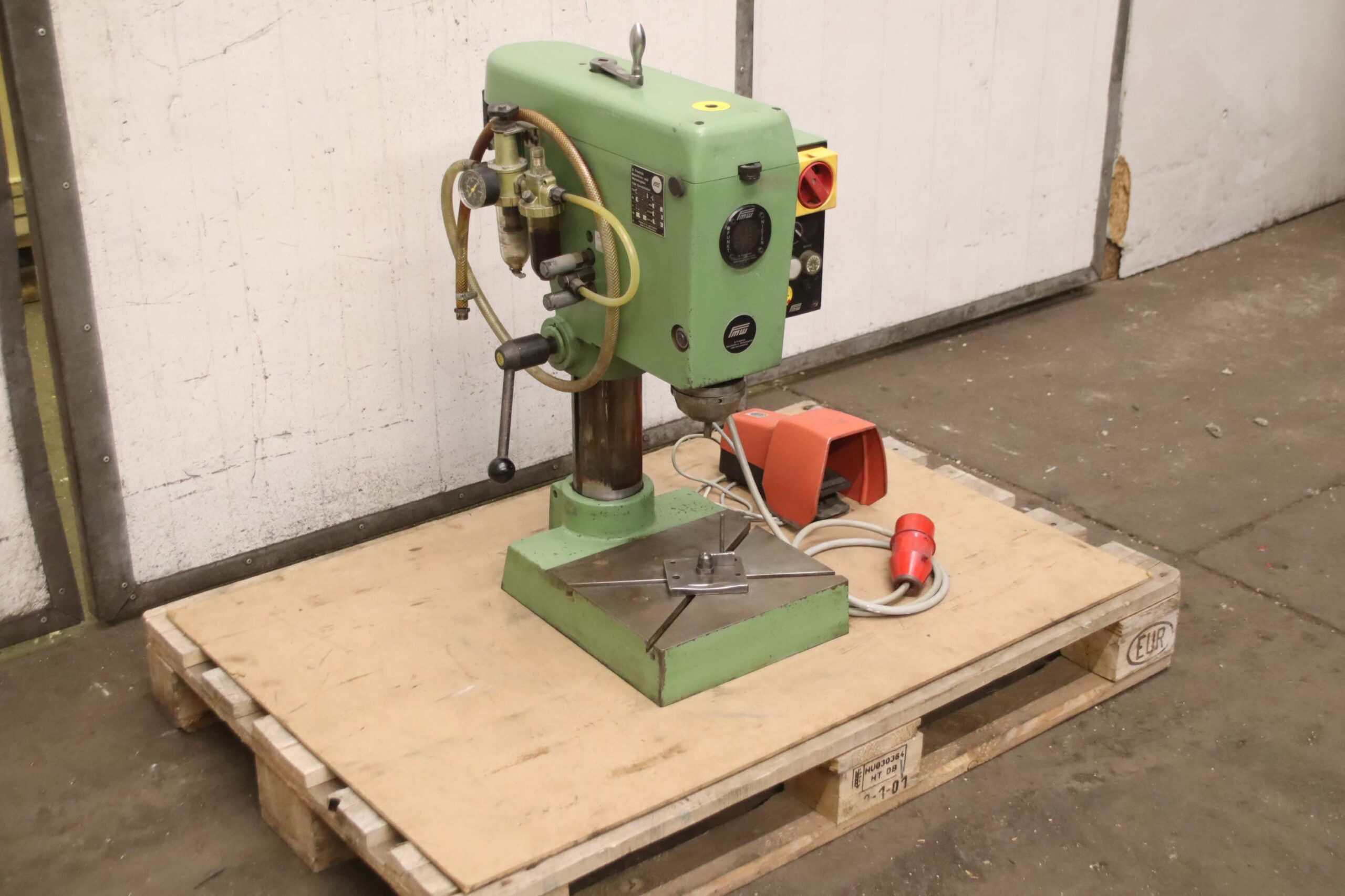 Taumelnietmaschine von FMW - HN1B-2 – Bild 2