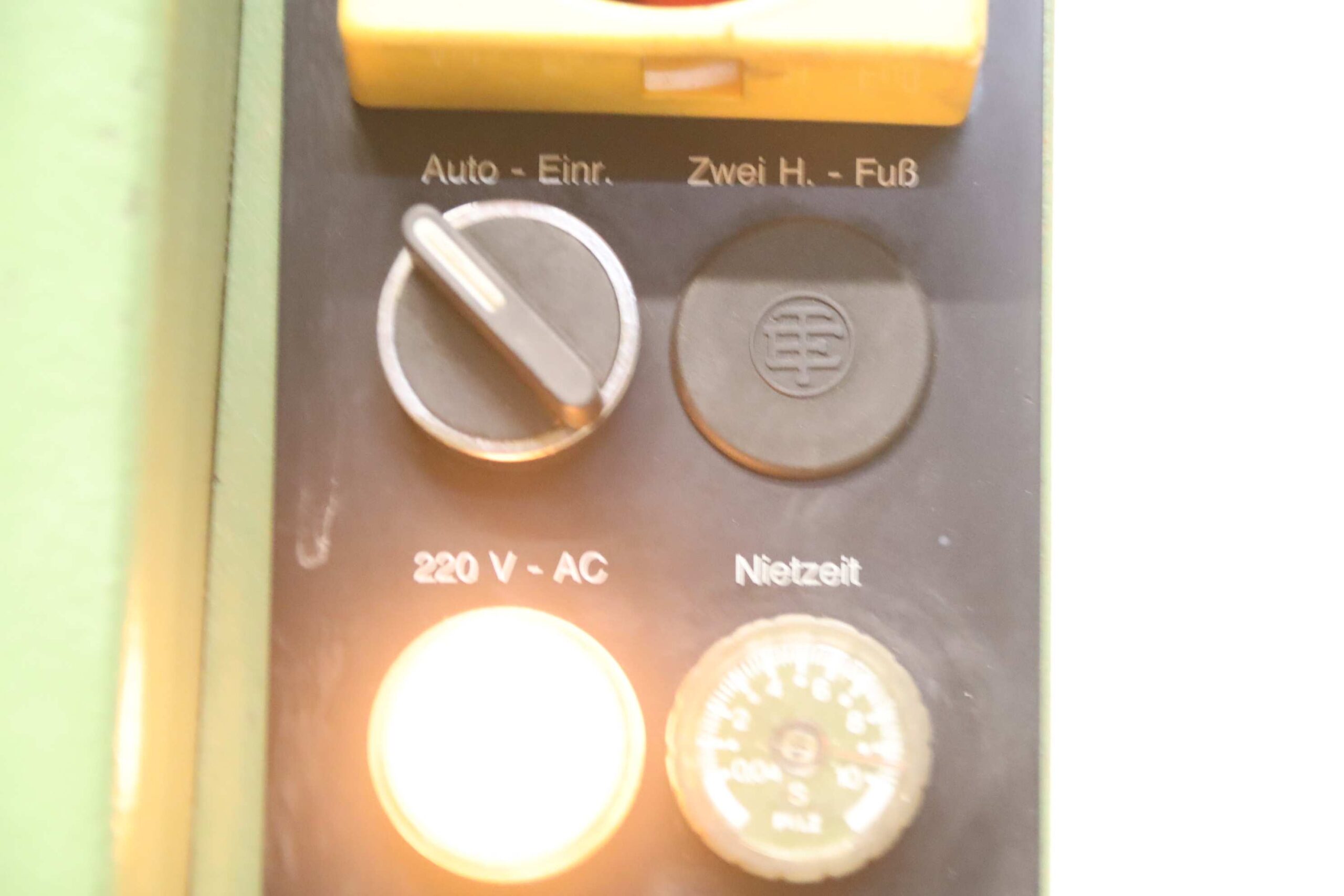 Taumelnietmaschine von FMW - HN1B-2 – Bild 6