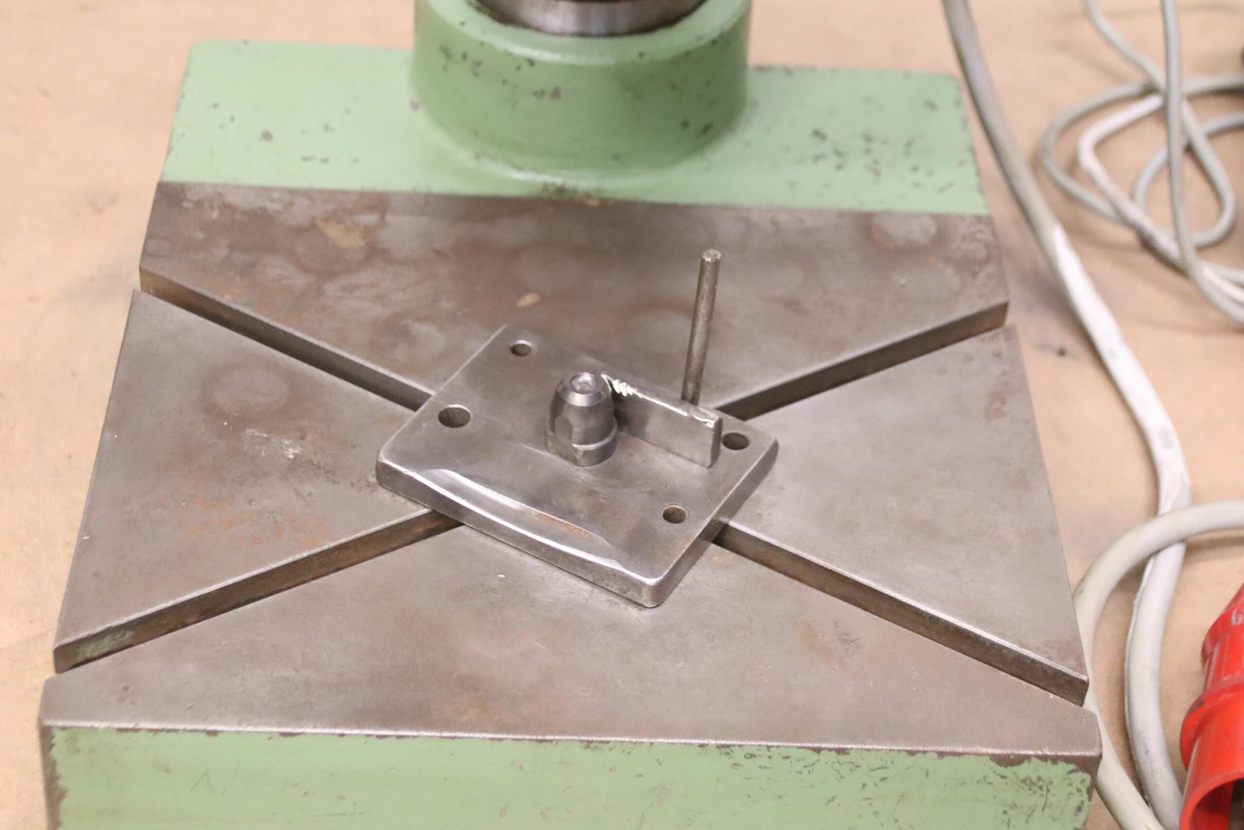 Taumelnietmaschine von FMW - HN1B-2 – Bild 10