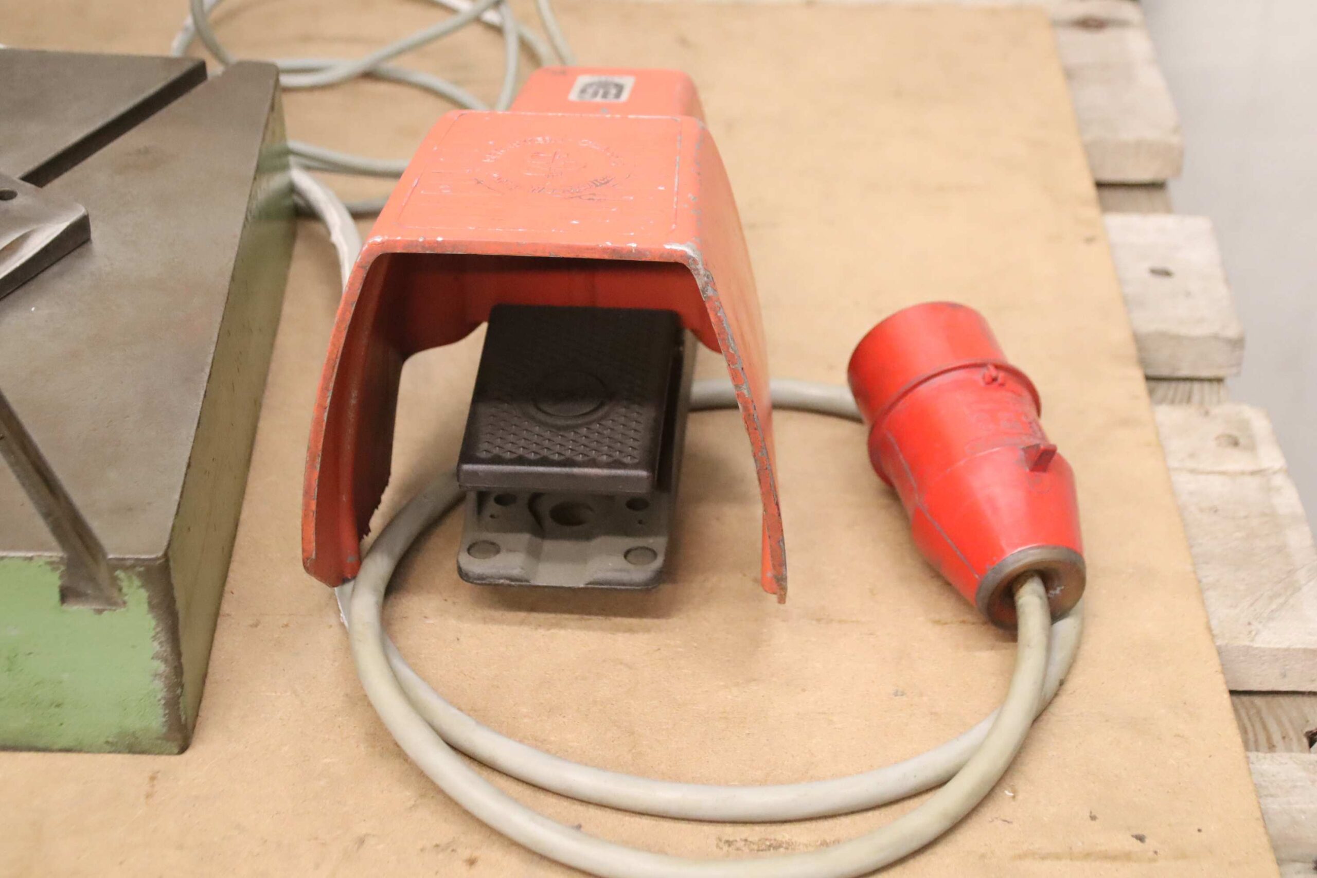 Taumelnietmaschine von FMW - HN1B-2 – Bild 15