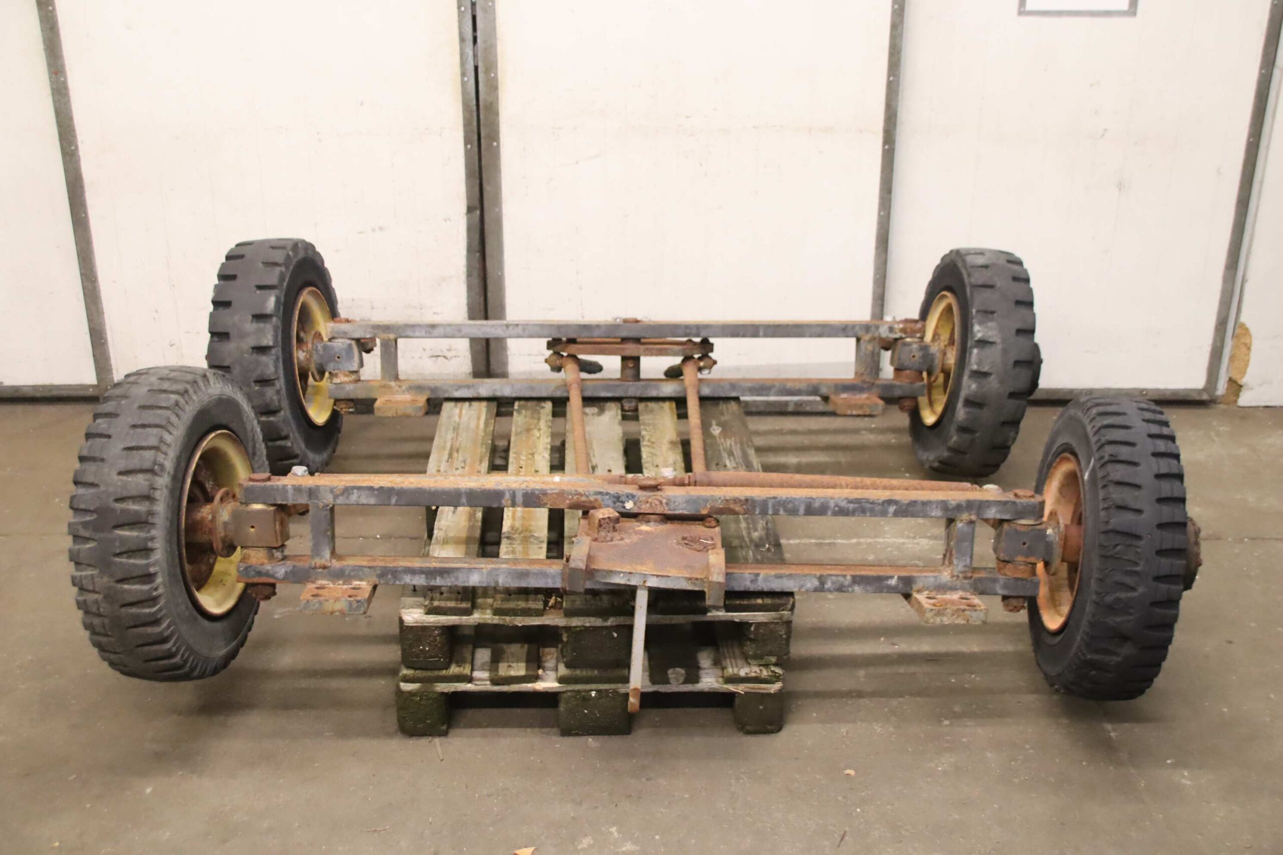 Fahrgestell für Schwerlast-Transportwagen von unbekannt - 2-Achs-Lenkung Achsabstand 1040 mm – Bild 3